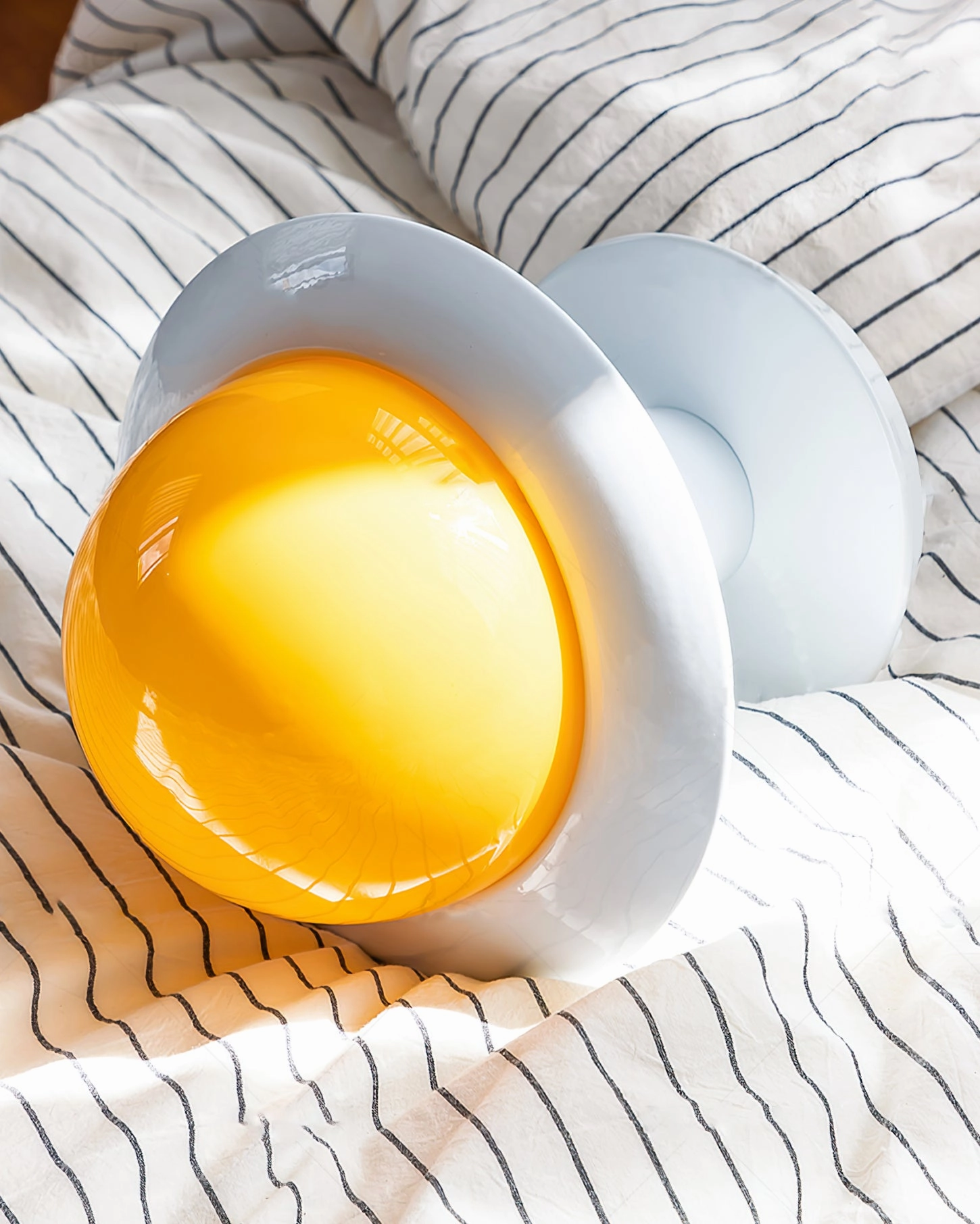 Glow Egg Table Lamp