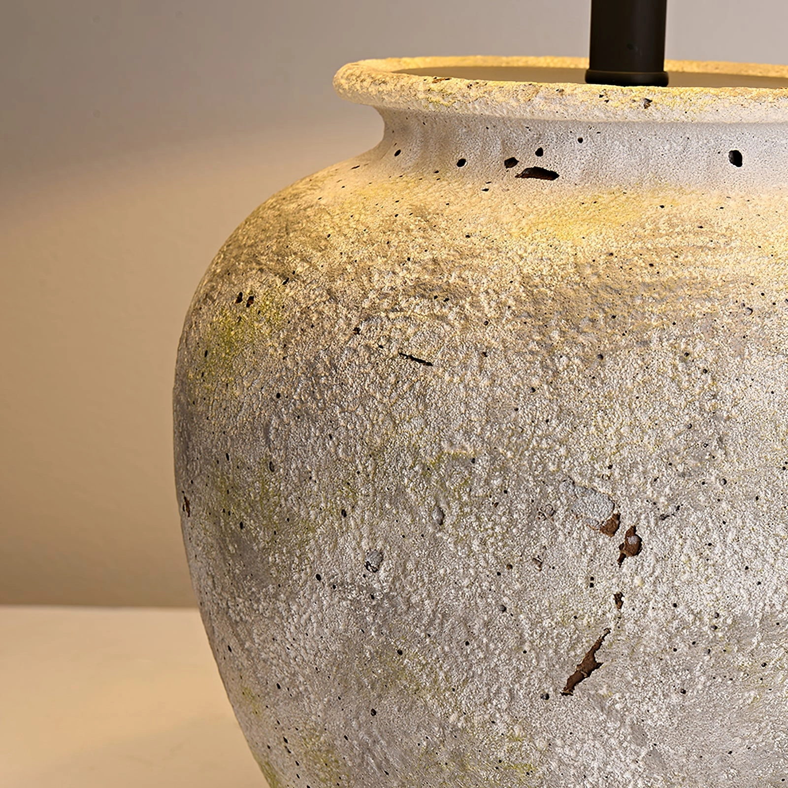 Houa Ceramic Table Lamp