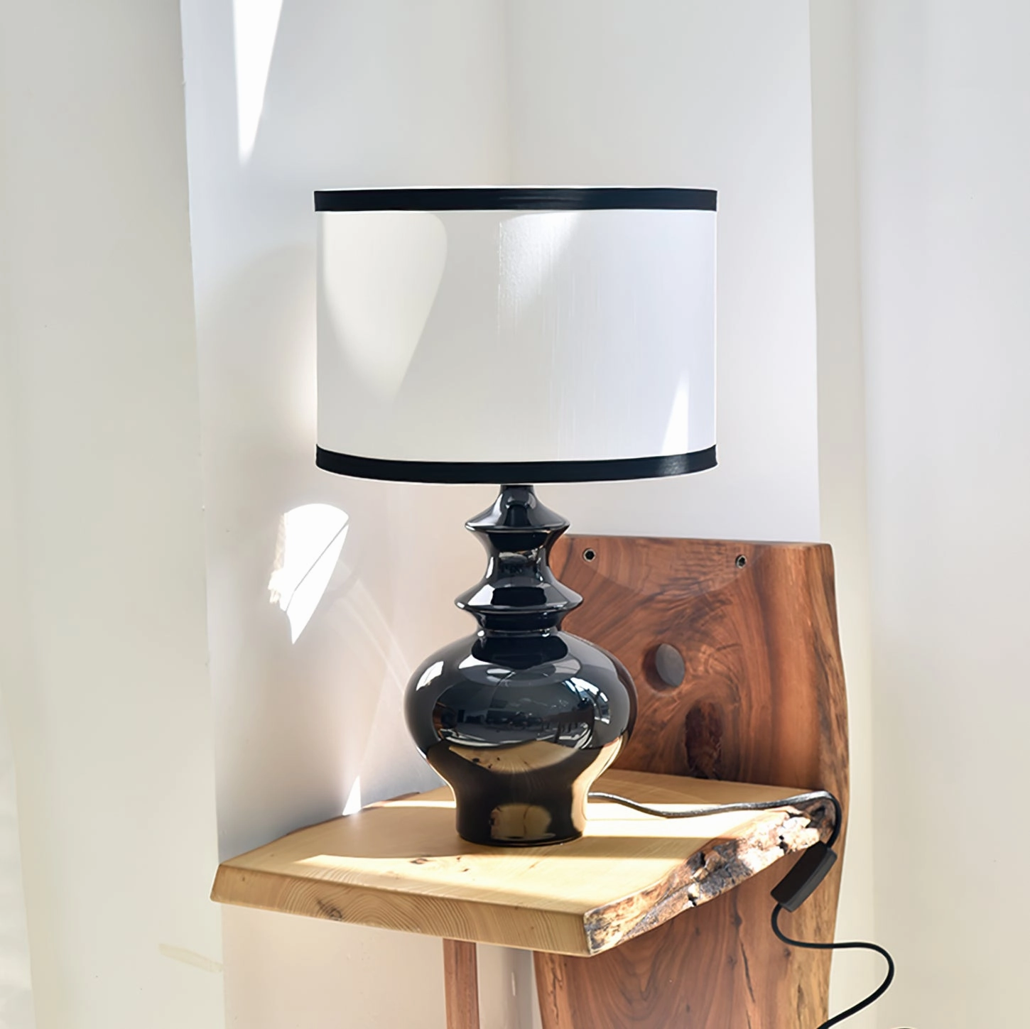 Jarrige Table Lamp