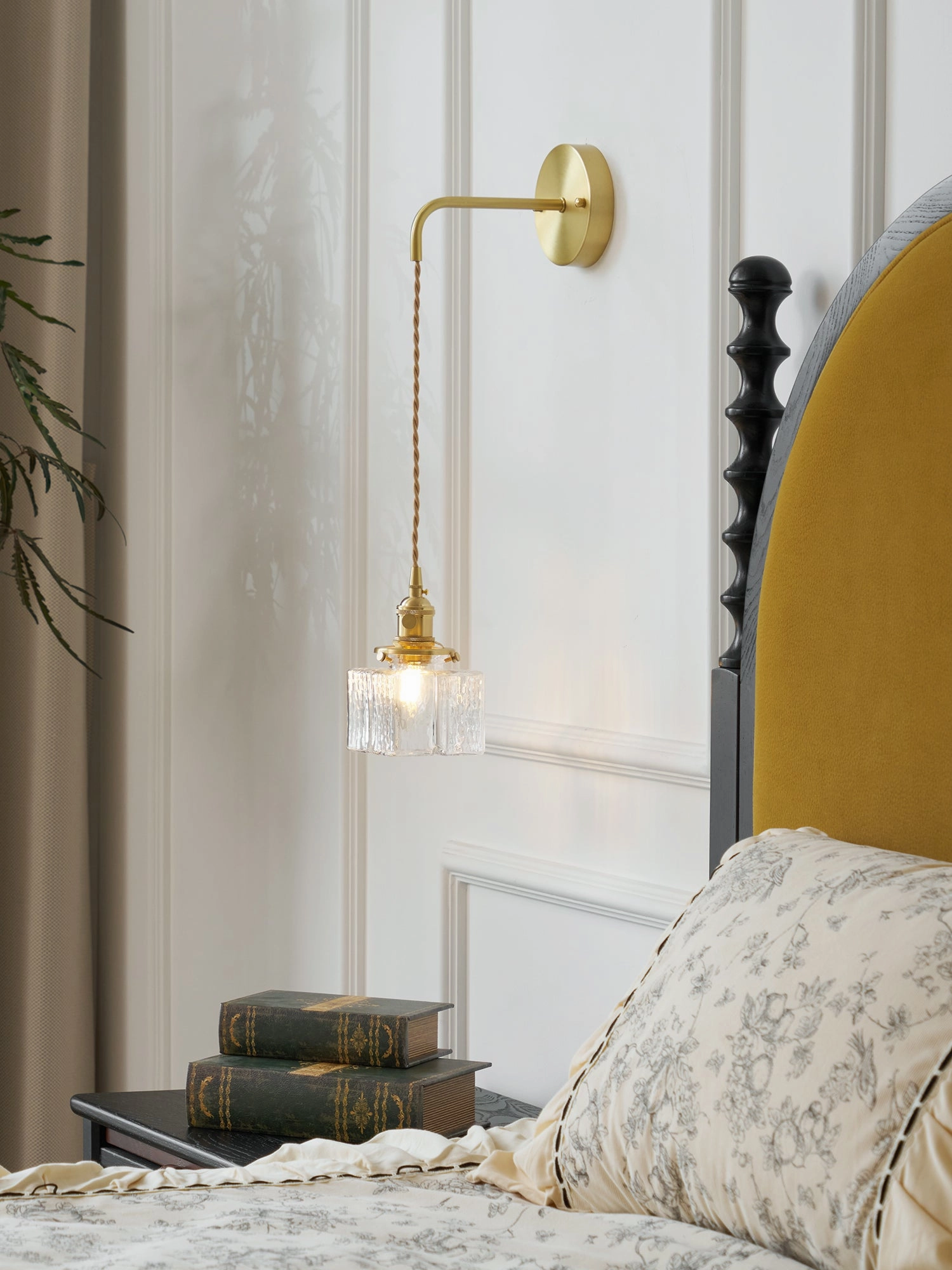 Jewel Glass Brass Wall Lamp