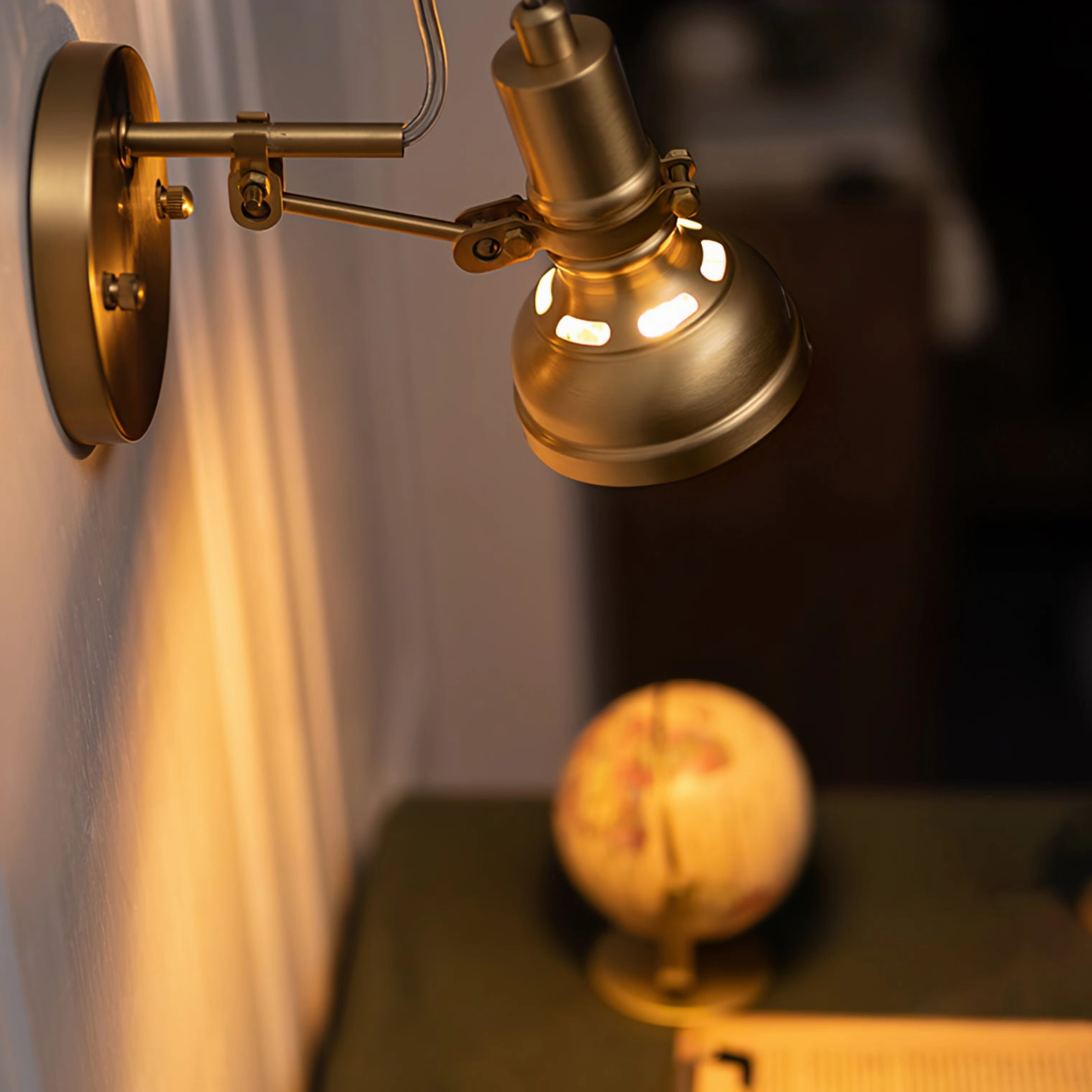 Kane Wall Lamp