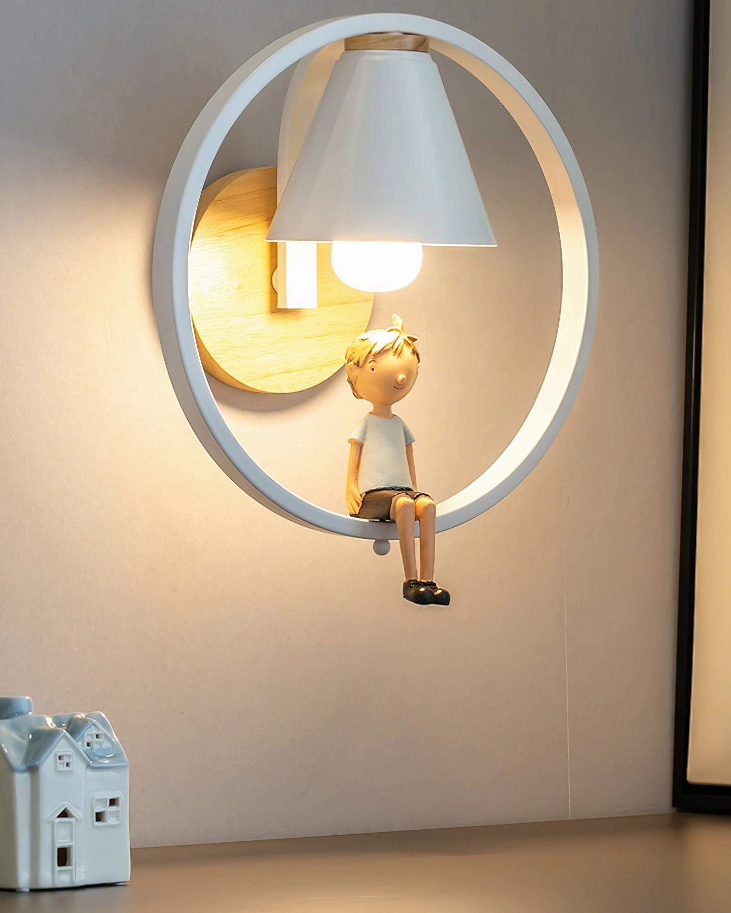 Kona Wall Light