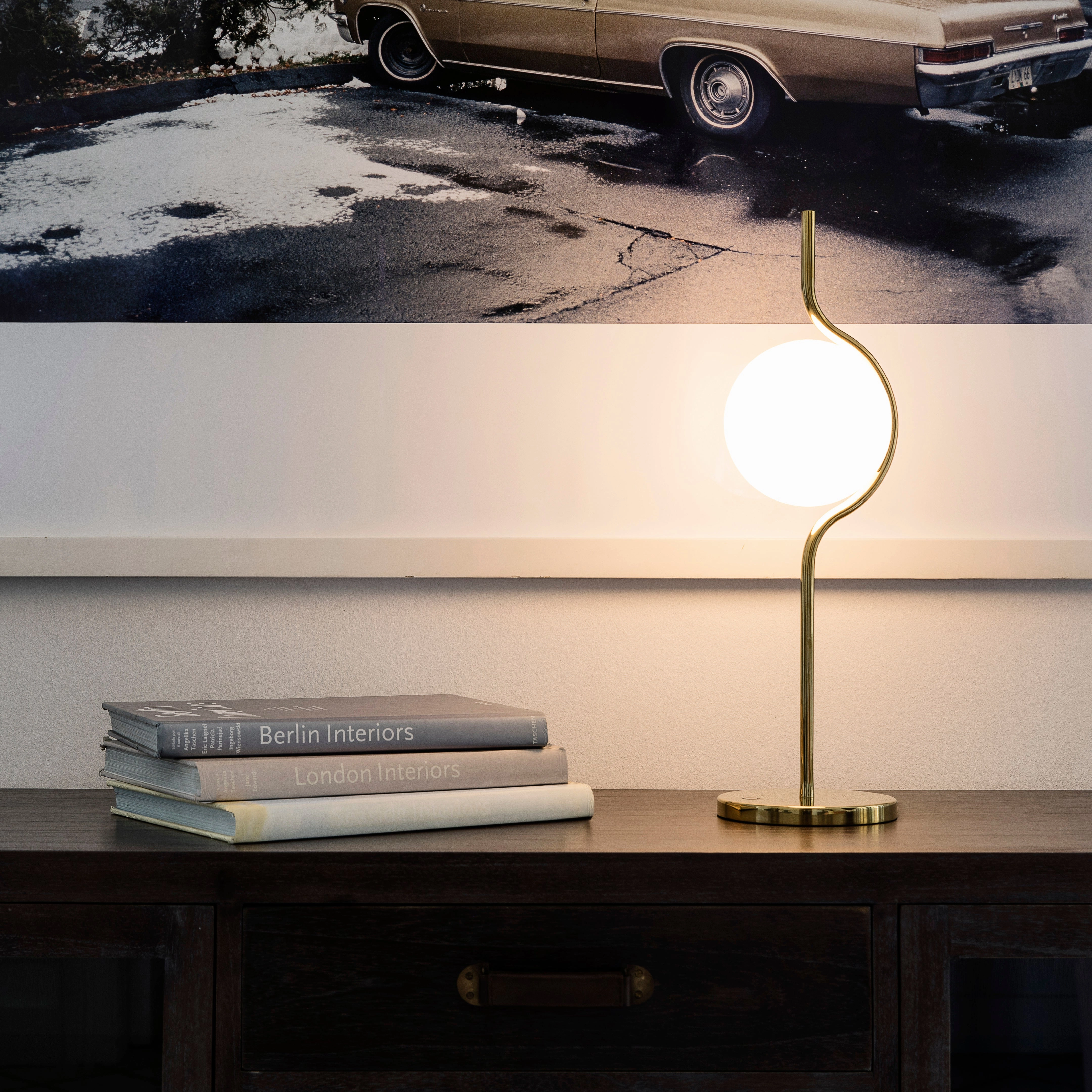 Levita Table Lamp