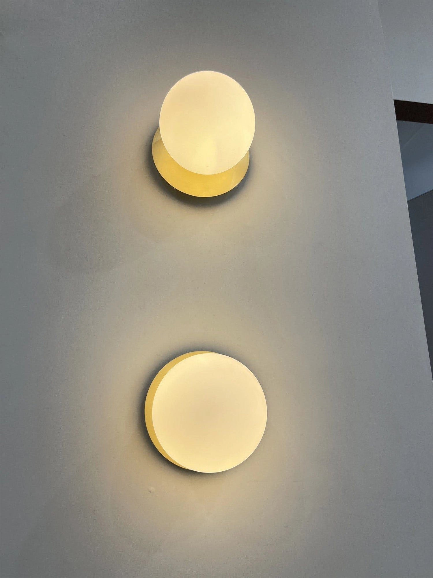 Lila Wall Lamp
