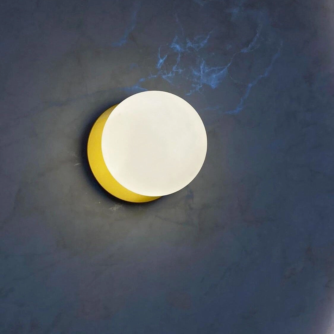Lila Wall Lamp