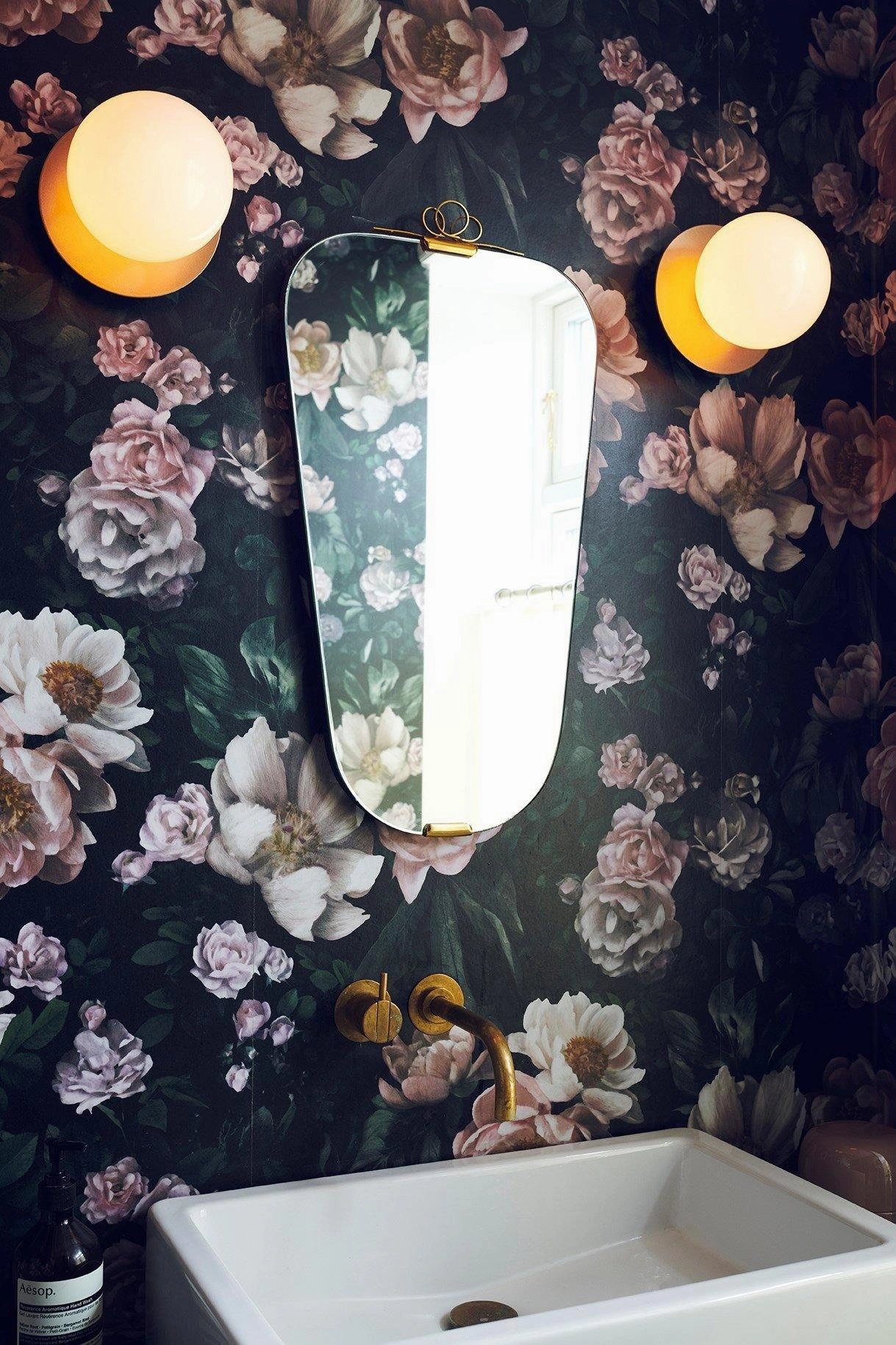 Lila Wall Lamp