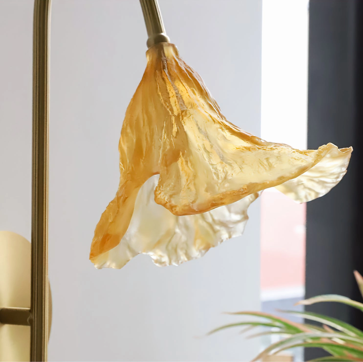 Lotus Amber Wall Lamp
