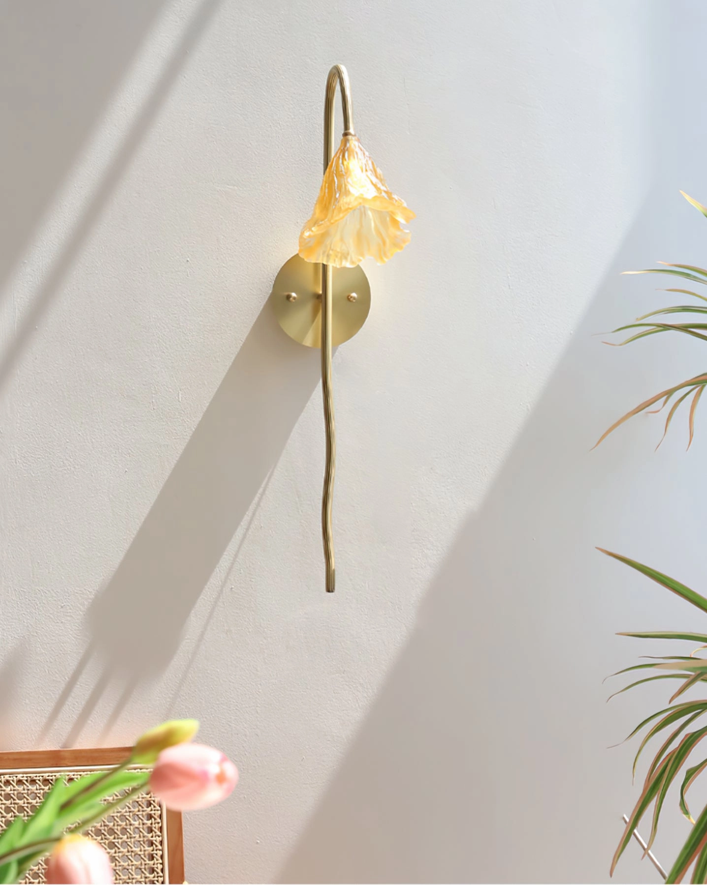 Lotus Amber Wall Lamp