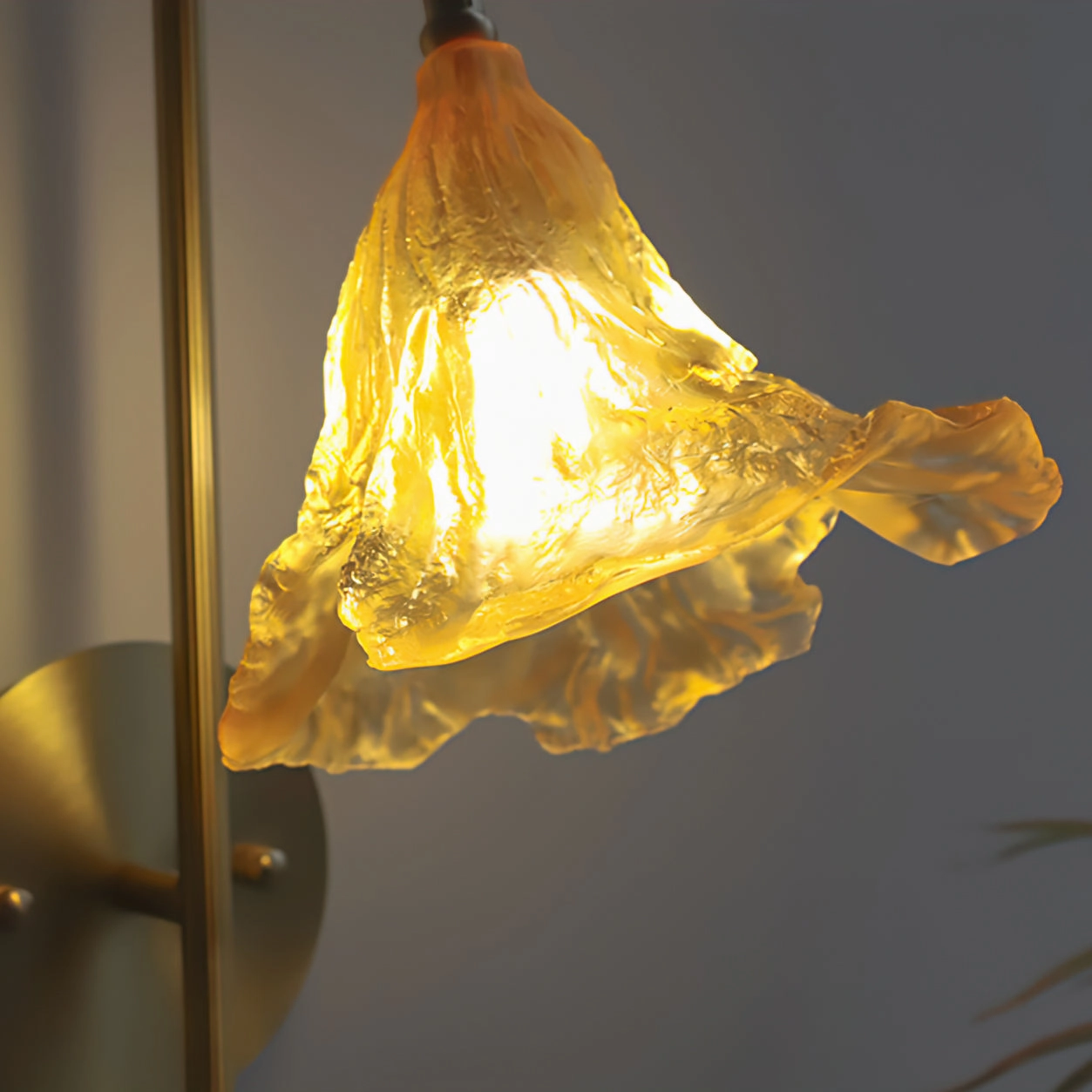 Lotus Amber Wall Lamp