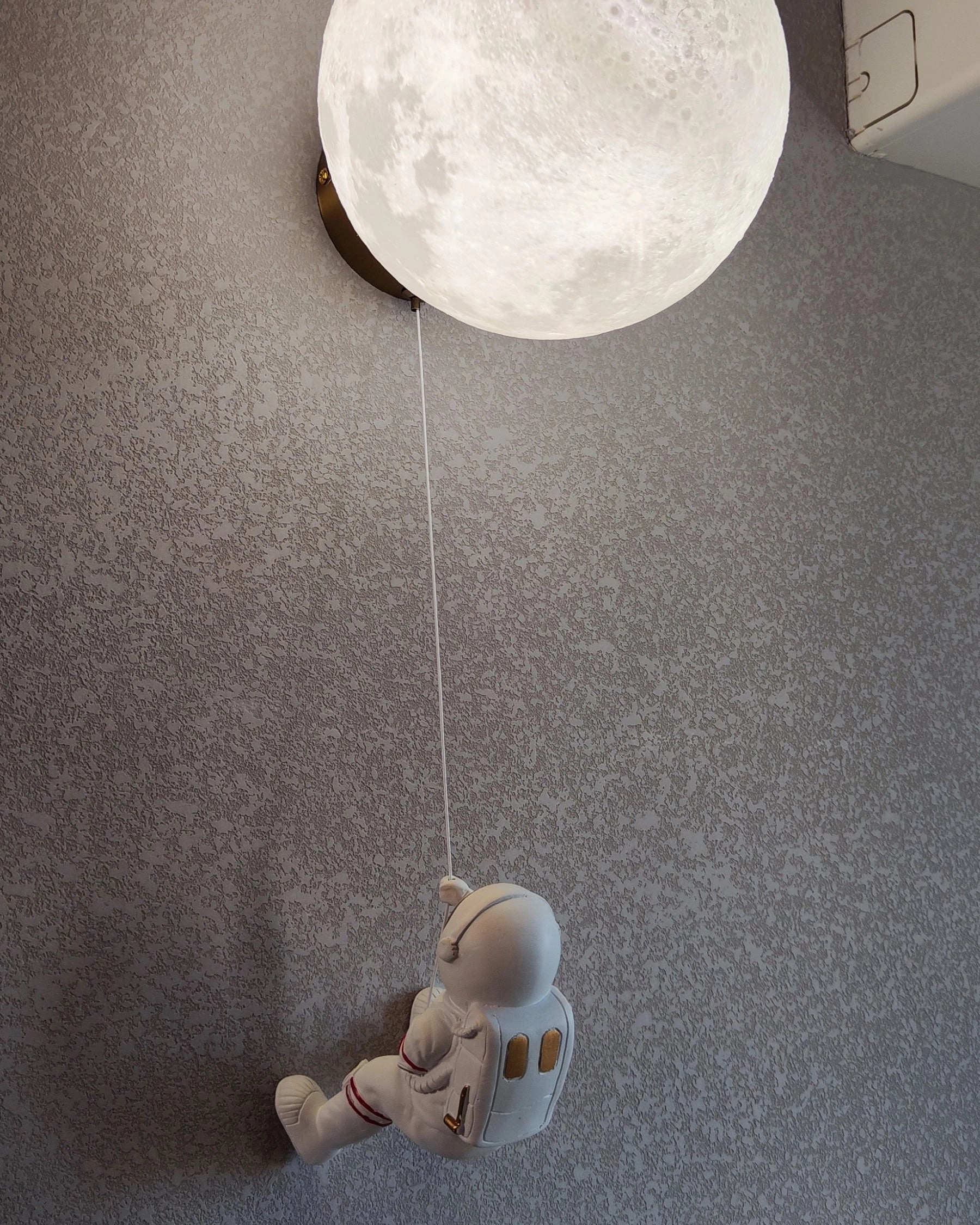 Lunar Wall Lamp