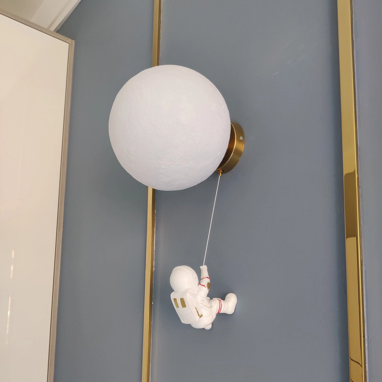 Lunar Wall Lamp