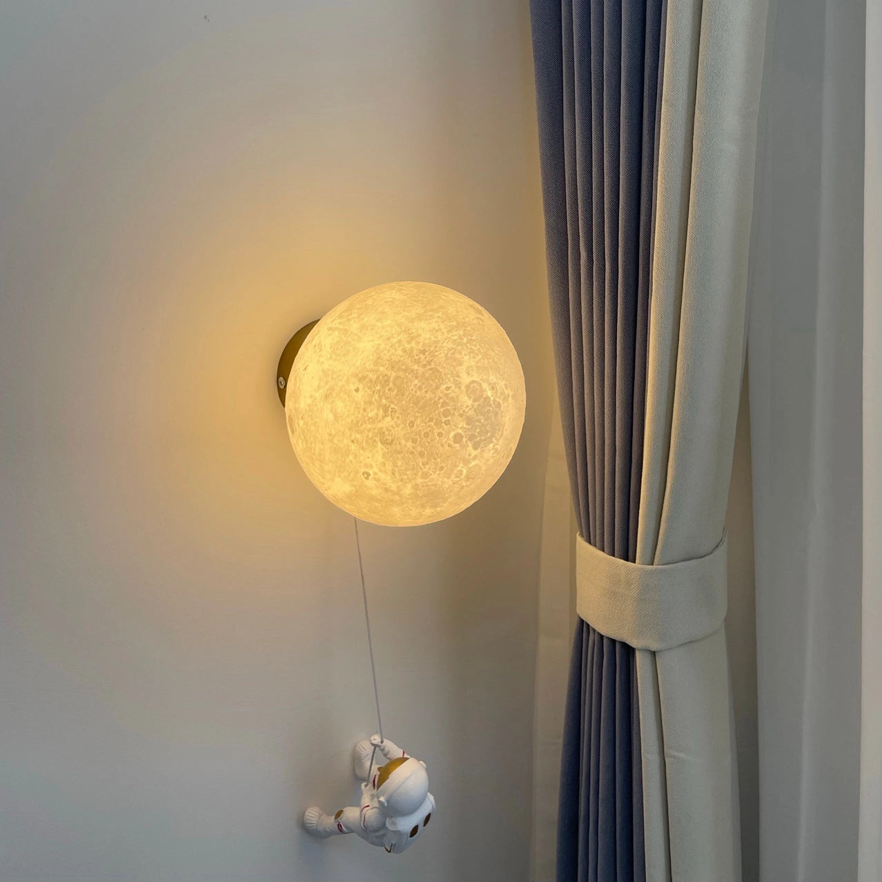 Lunar Wall Lamp