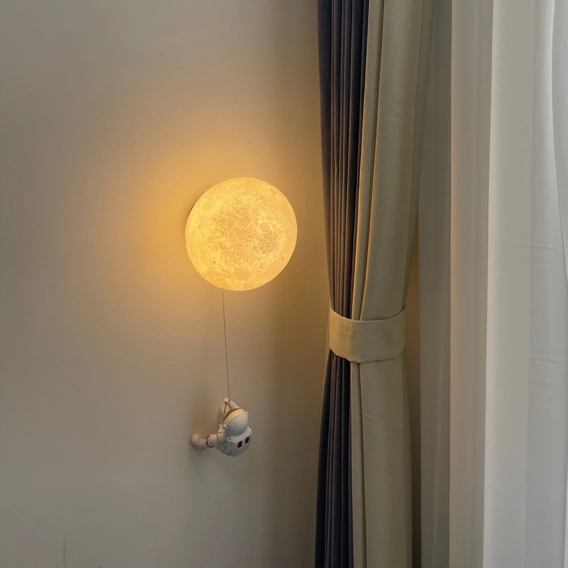 Lunar Wall Lamp
