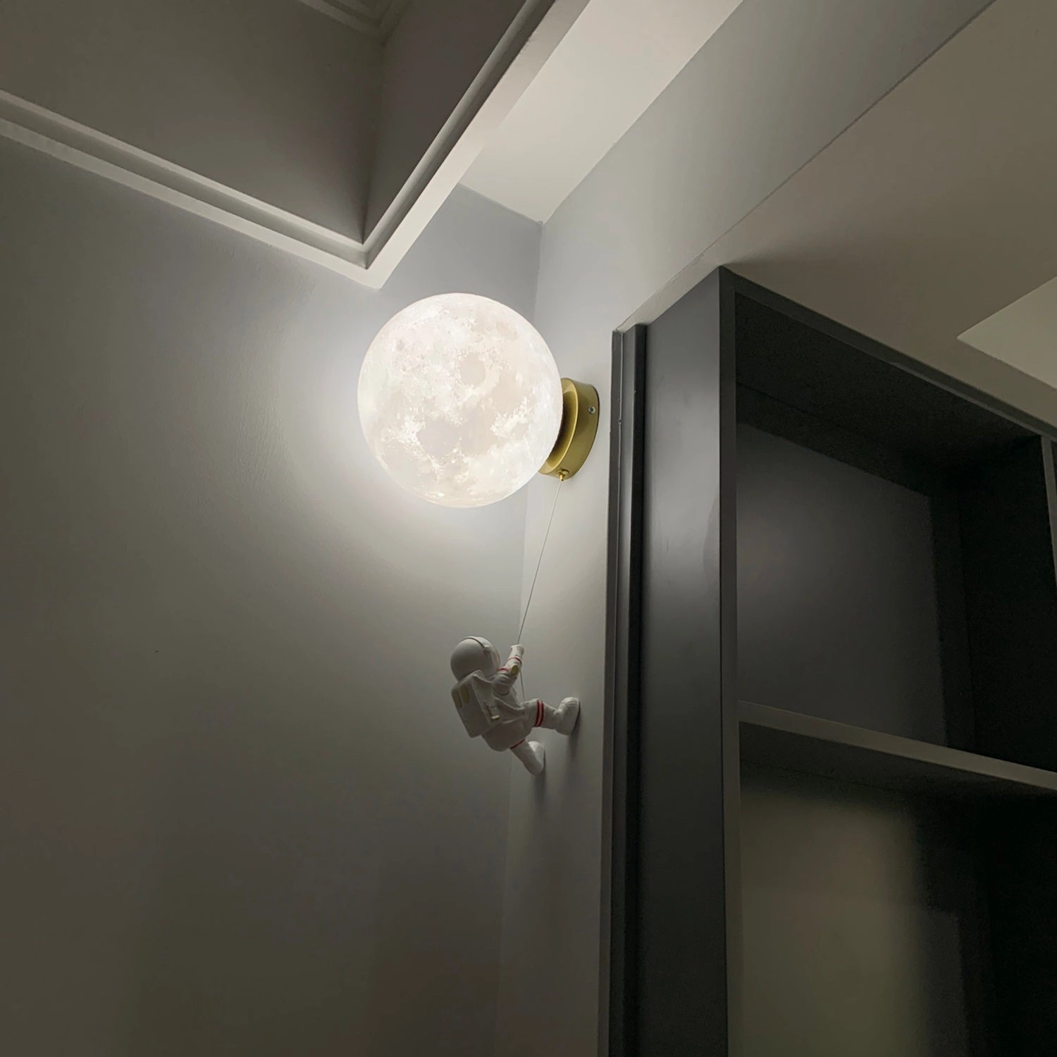 Lunar Wall Lamp