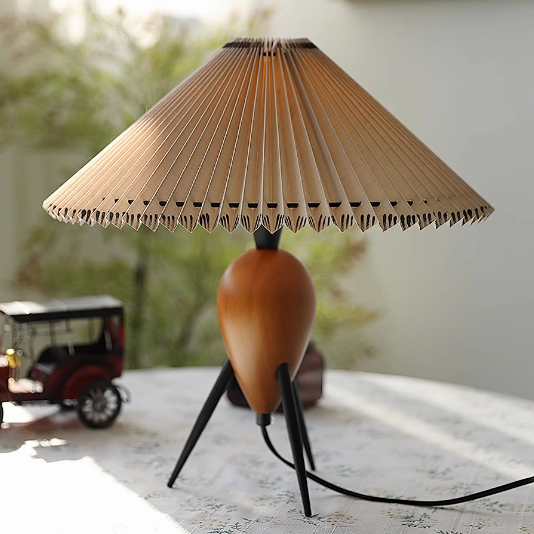 Makie Table Lamp