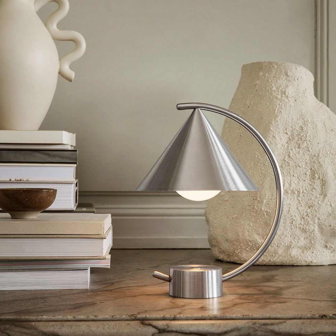Meridian Lamp