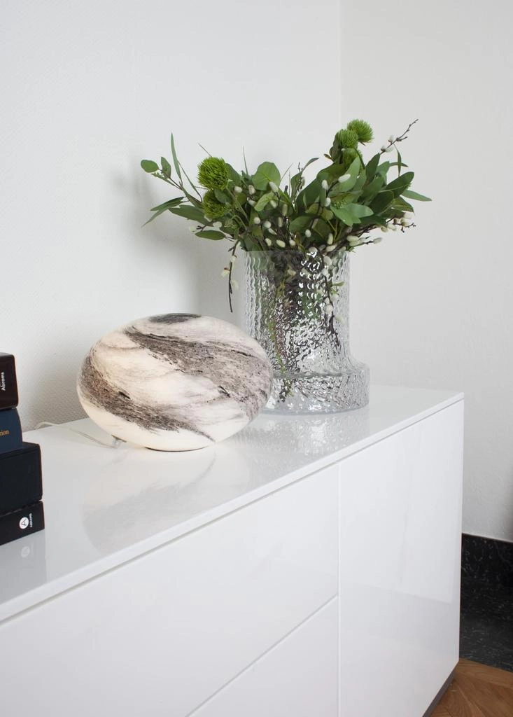 MIRA BORDLAMPE SORT/HVID