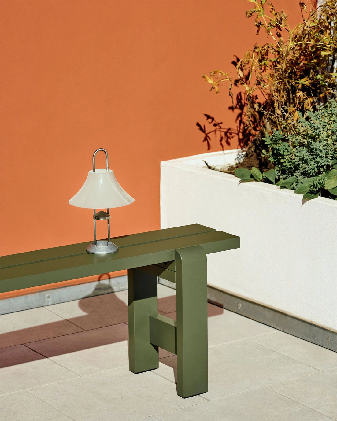 Mousqueton Outdoor Built-in Battery Table Lamp