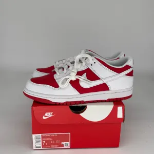 NIKE DUNK LOW CHAMPIONSHIP RED SIZE 7Y CW1590-600