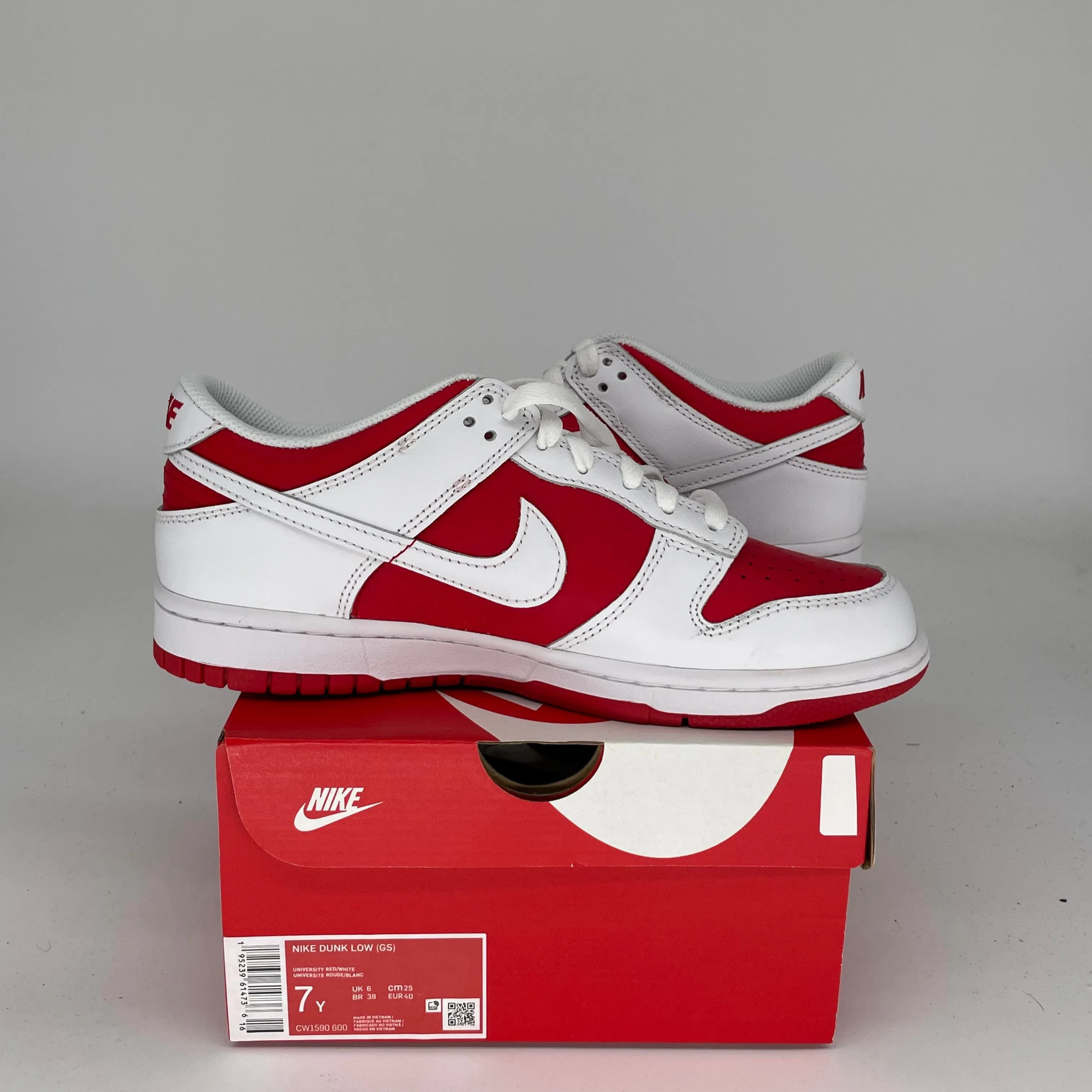 NIKE DUNK LOW CHAMPIONSHIP RED SIZE 7Y CW1590-600