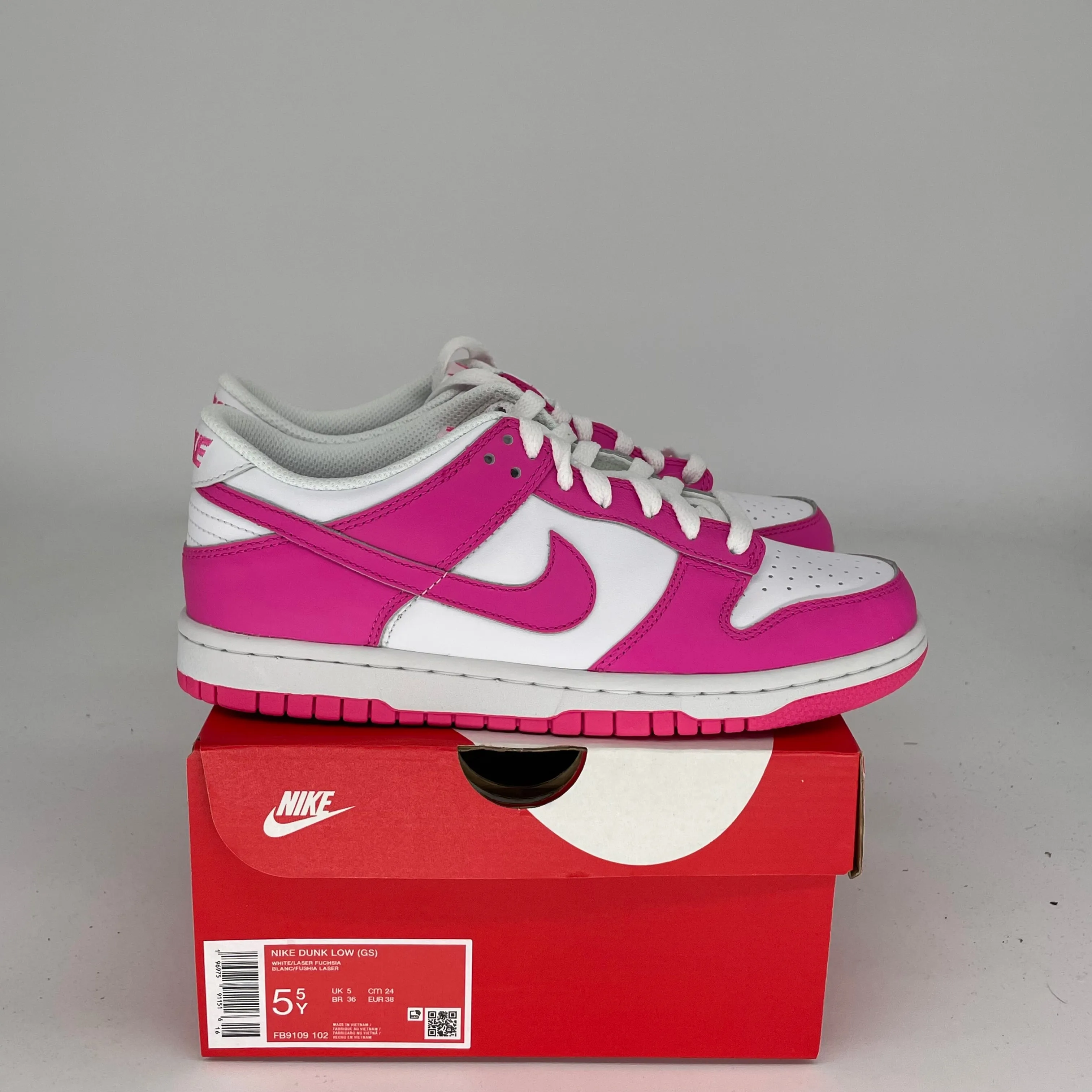 NIKE DUNK LOW LASER FUCHSIA SIZE 5.5Y FB9109-102