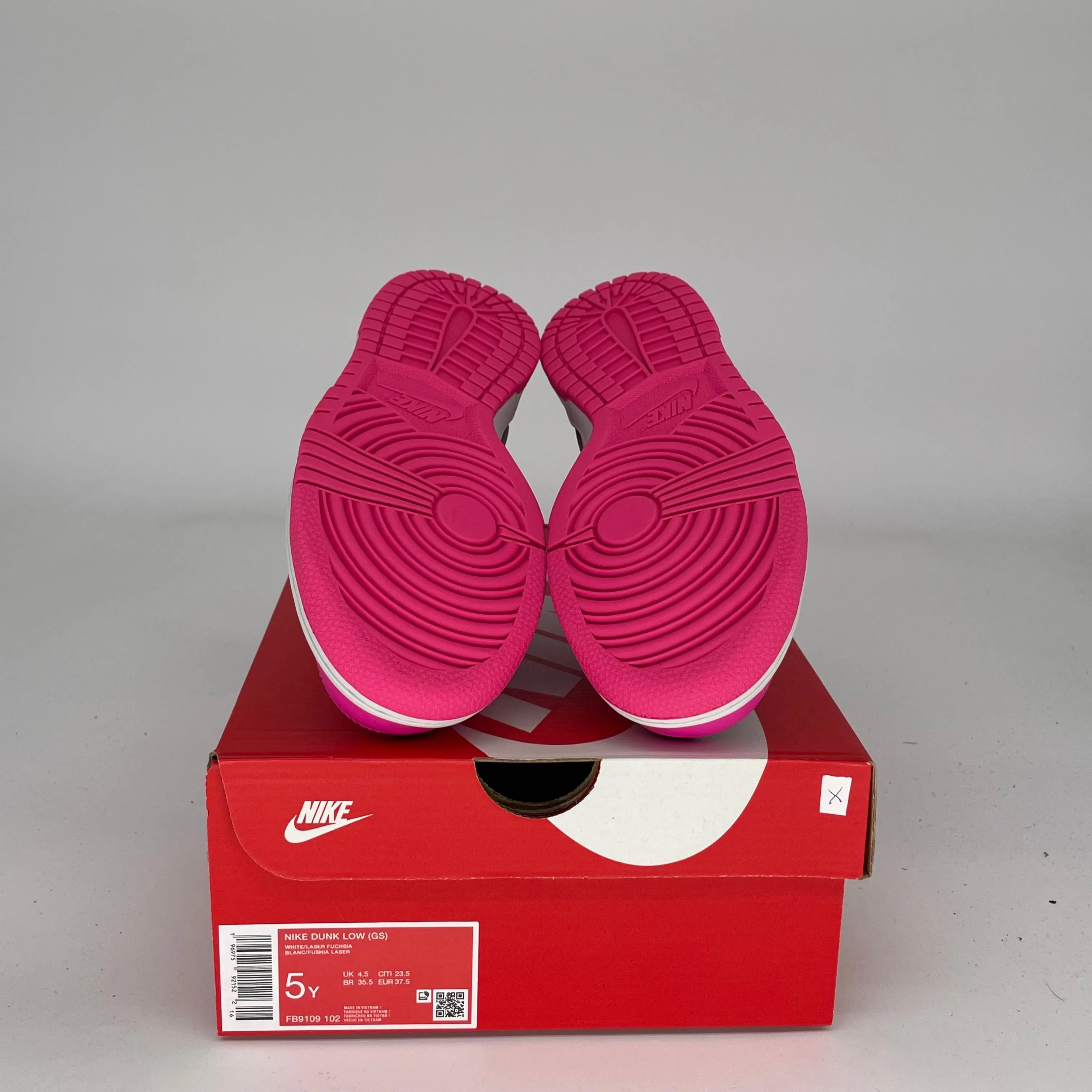 NIKE DUNK LOW LASER FUCHSIA SIZE 5Y FB9109-102