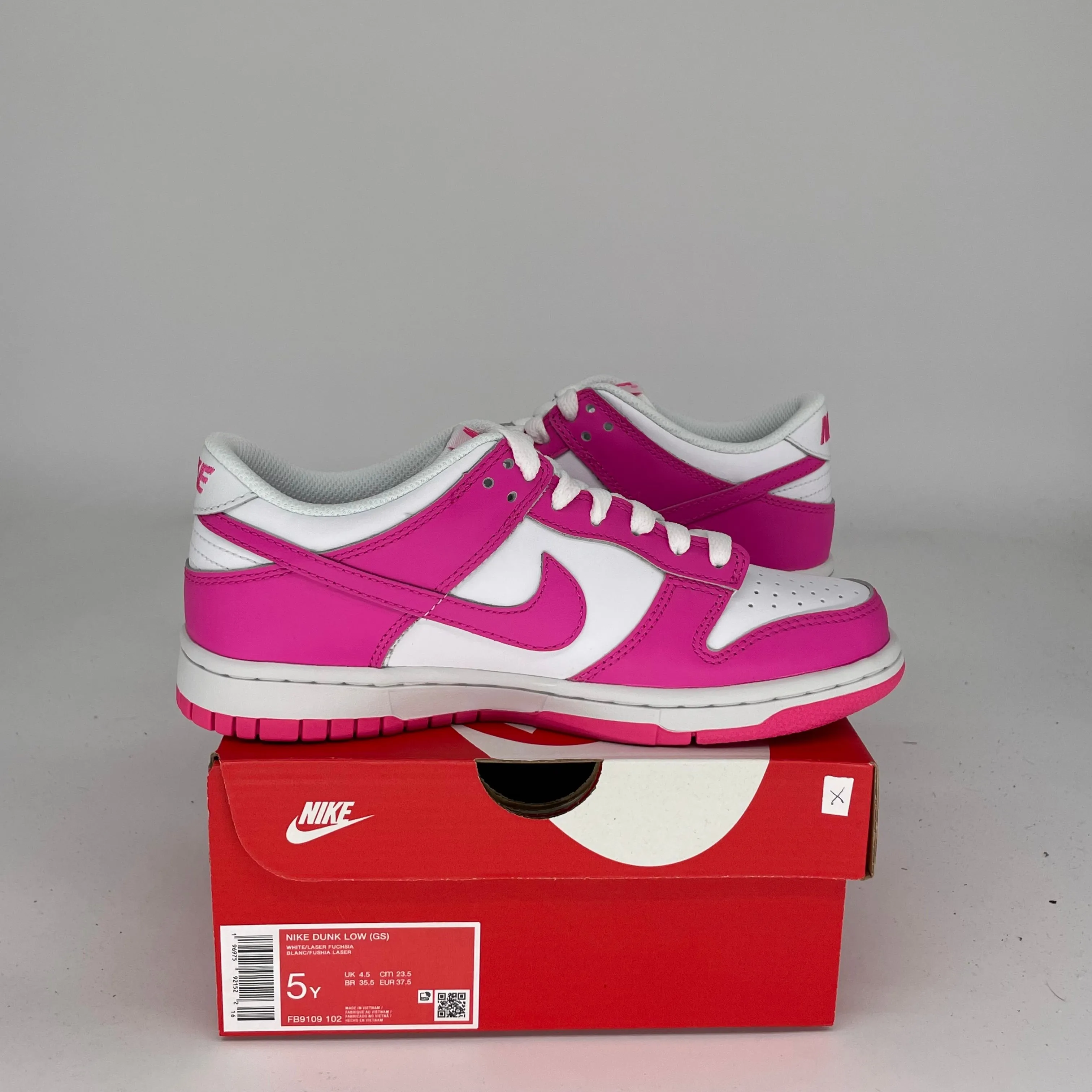 NIKE DUNK LOW LASER FUCHSIA SIZE 5Y FB9109-102