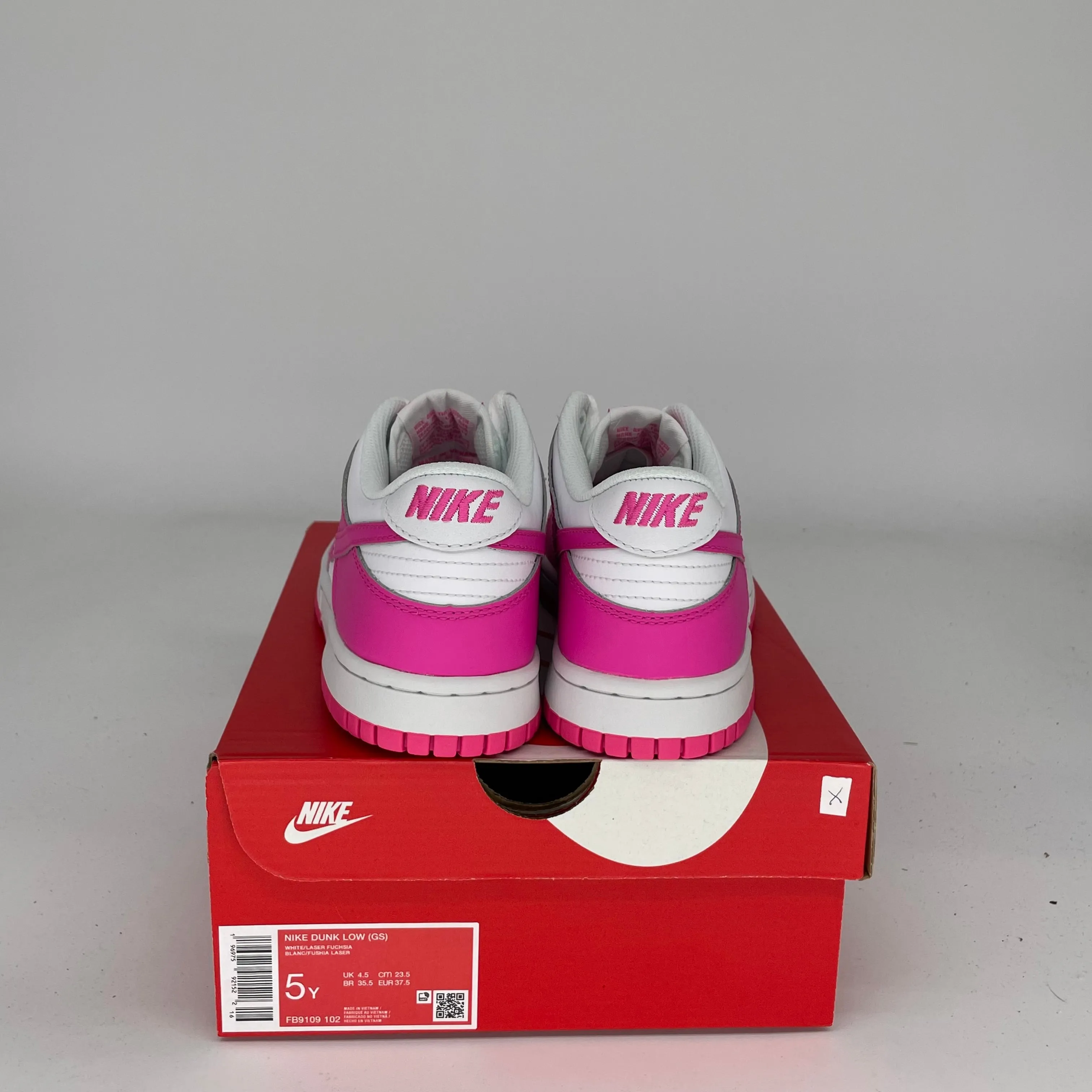 NIKE DUNK LOW LASER FUCHSIA SIZE 5Y FB9109-102