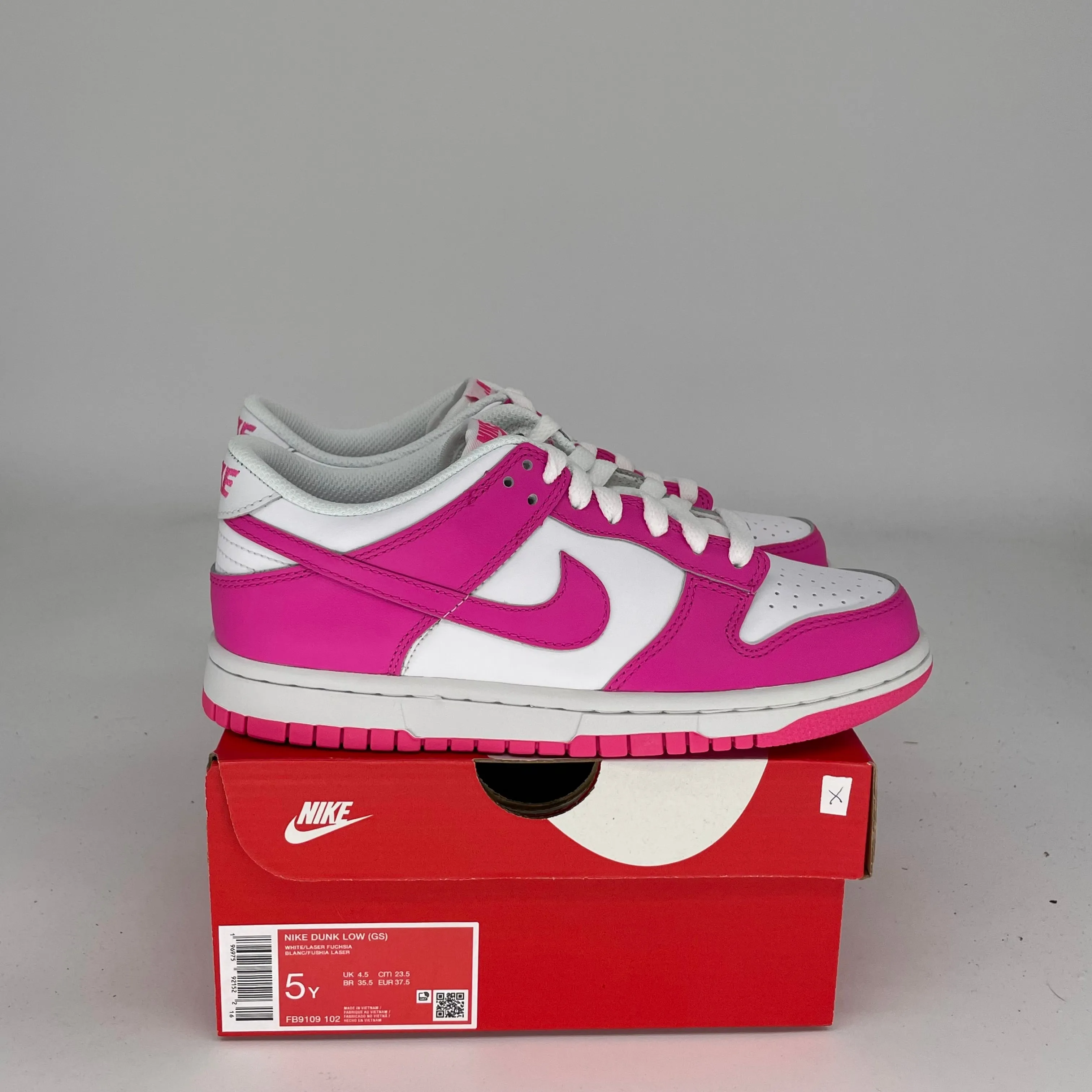 NIKE DUNK LOW LASER FUCHSIA SIZE 5Y FB9109-102