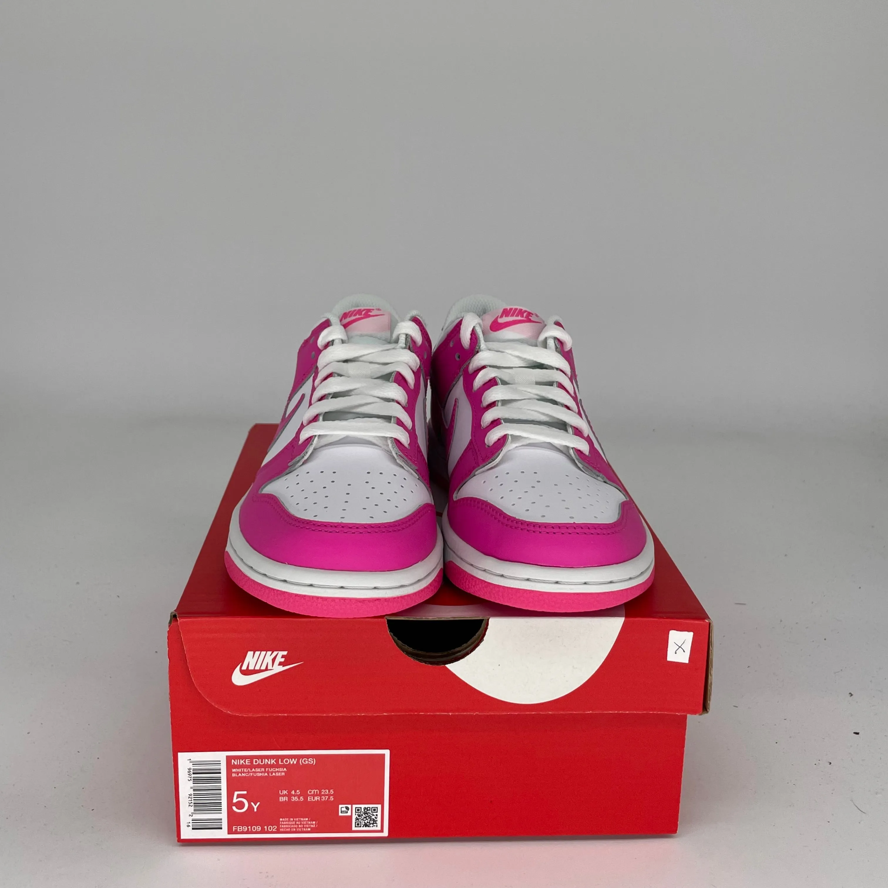 NIKE DUNK LOW LASER FUCHSIA SIZE 5Y FB9109-102