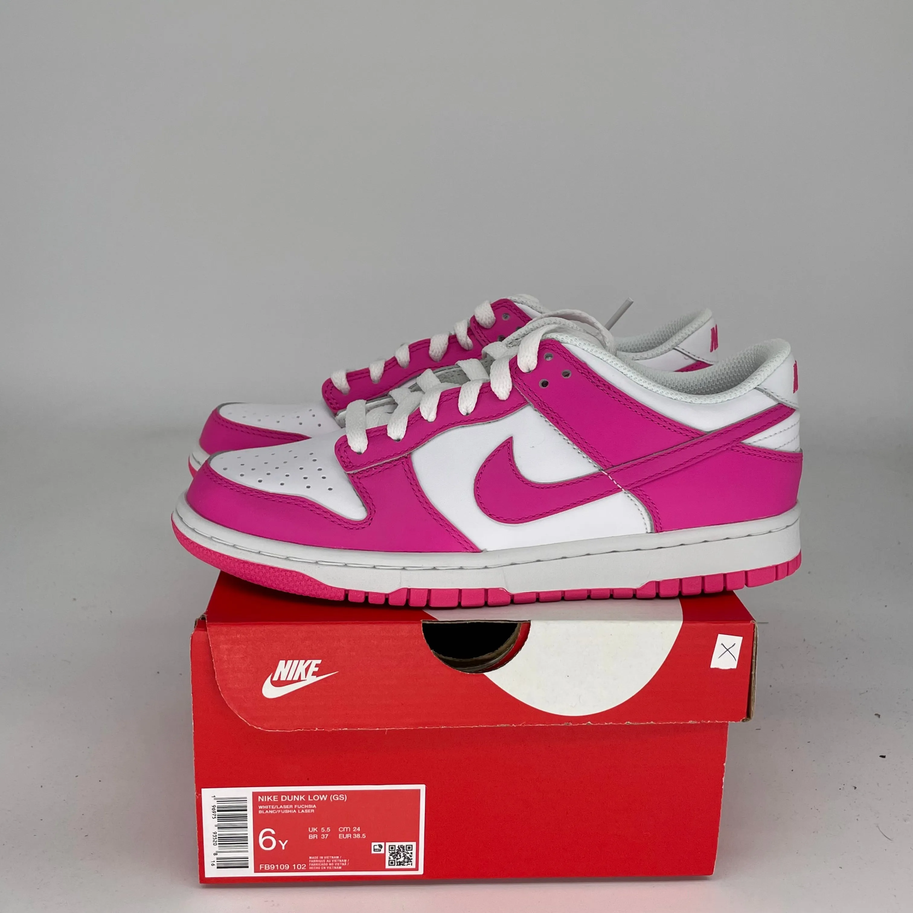 NIKE DUNK LOW LASER FUCHSIA SIZE 6Y FB9109-102