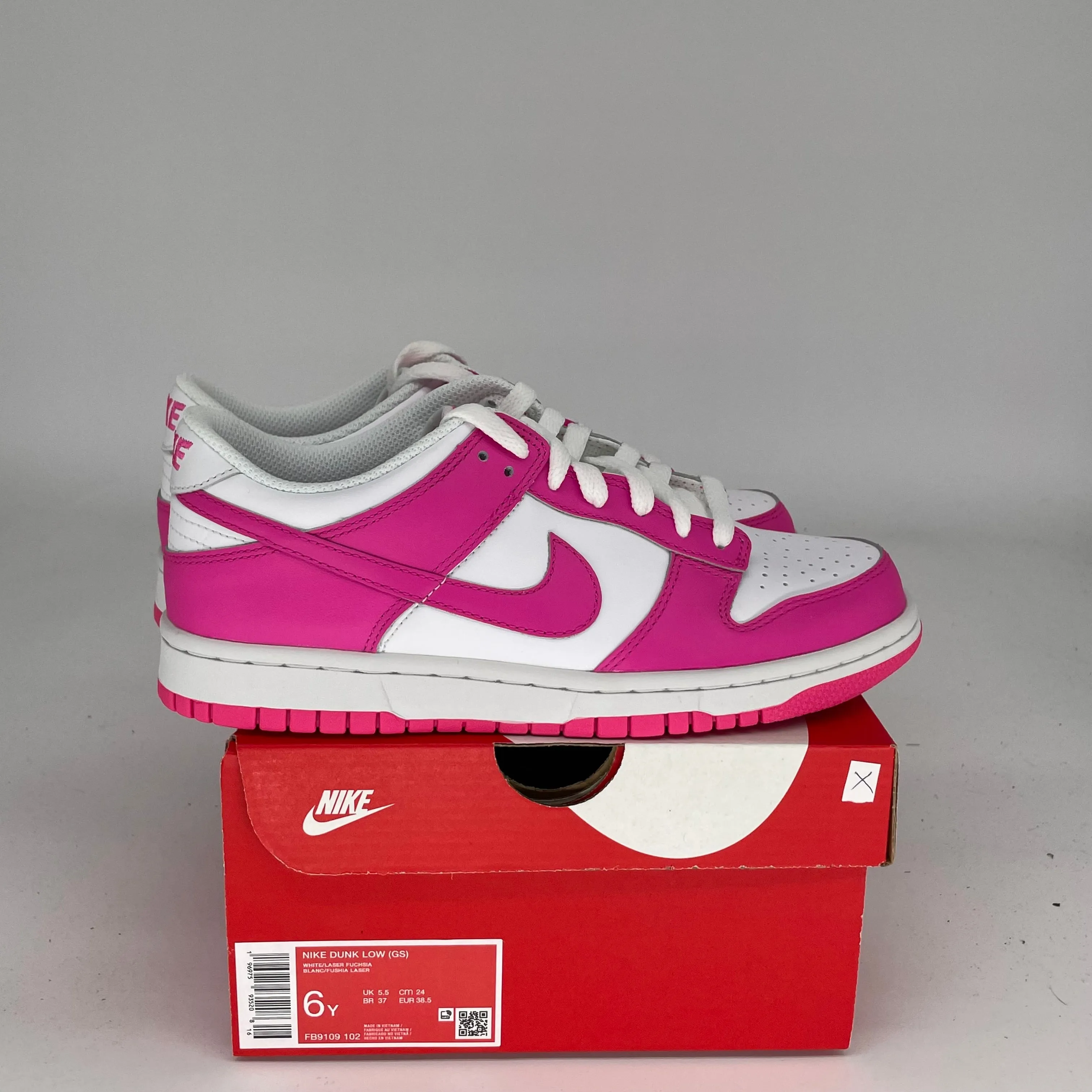 NIKE DUNK LOW LASER FUCHSIA SIZE 6Y FB9109-102