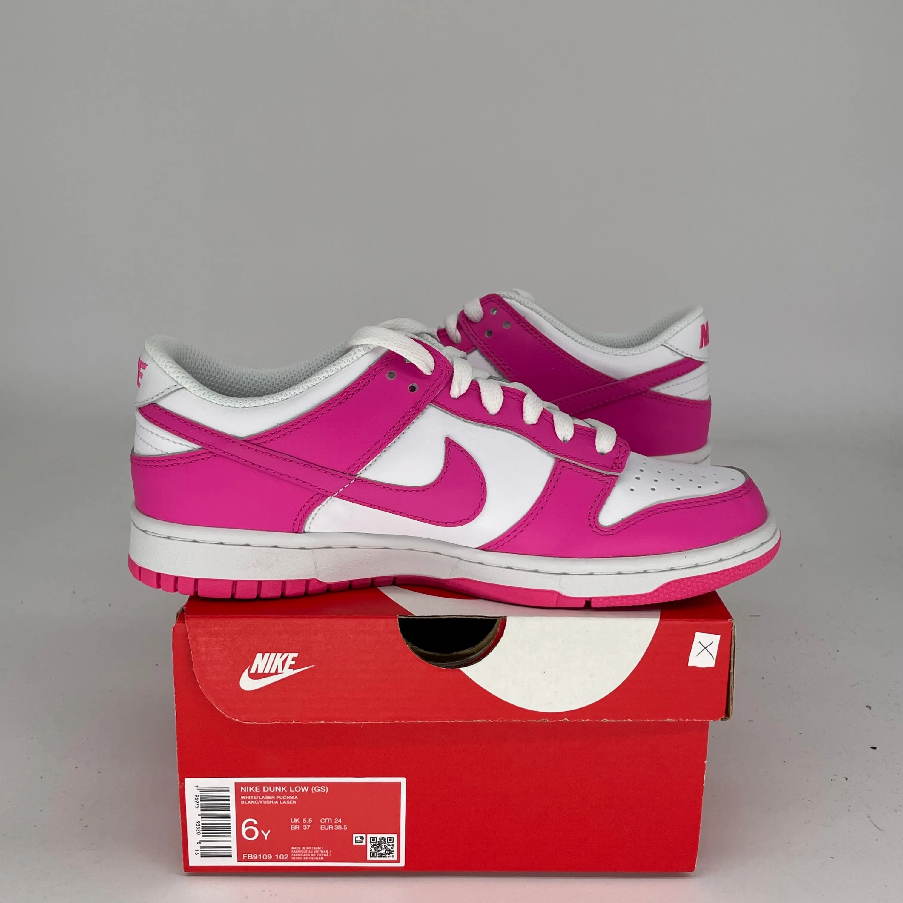 NIKE DUNK LOW LASER FUCHSIA SIZE 6Y FB9109-102