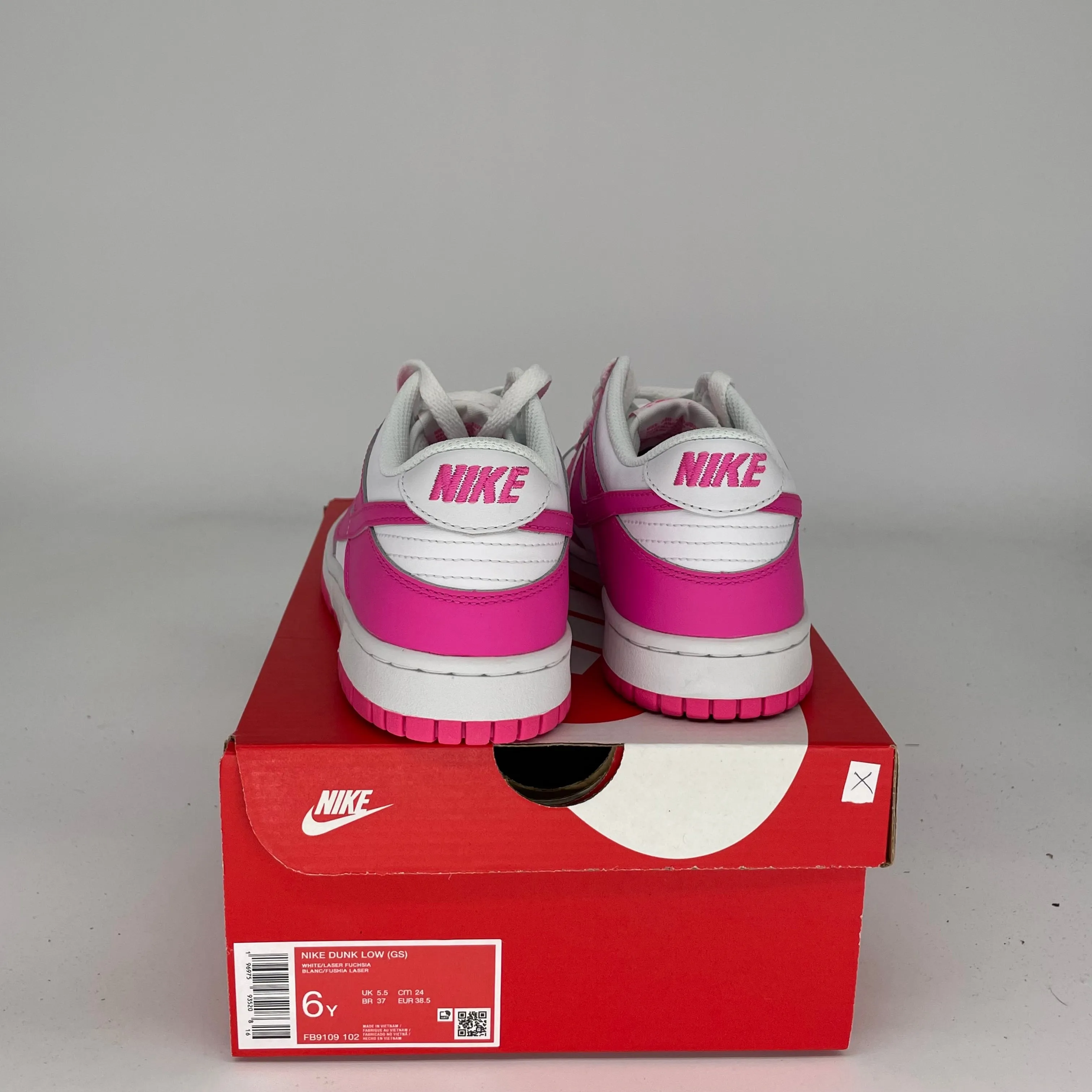 NIKE DUNK LOW LASER FUCHSIA SIZE 6Y FB9109-102