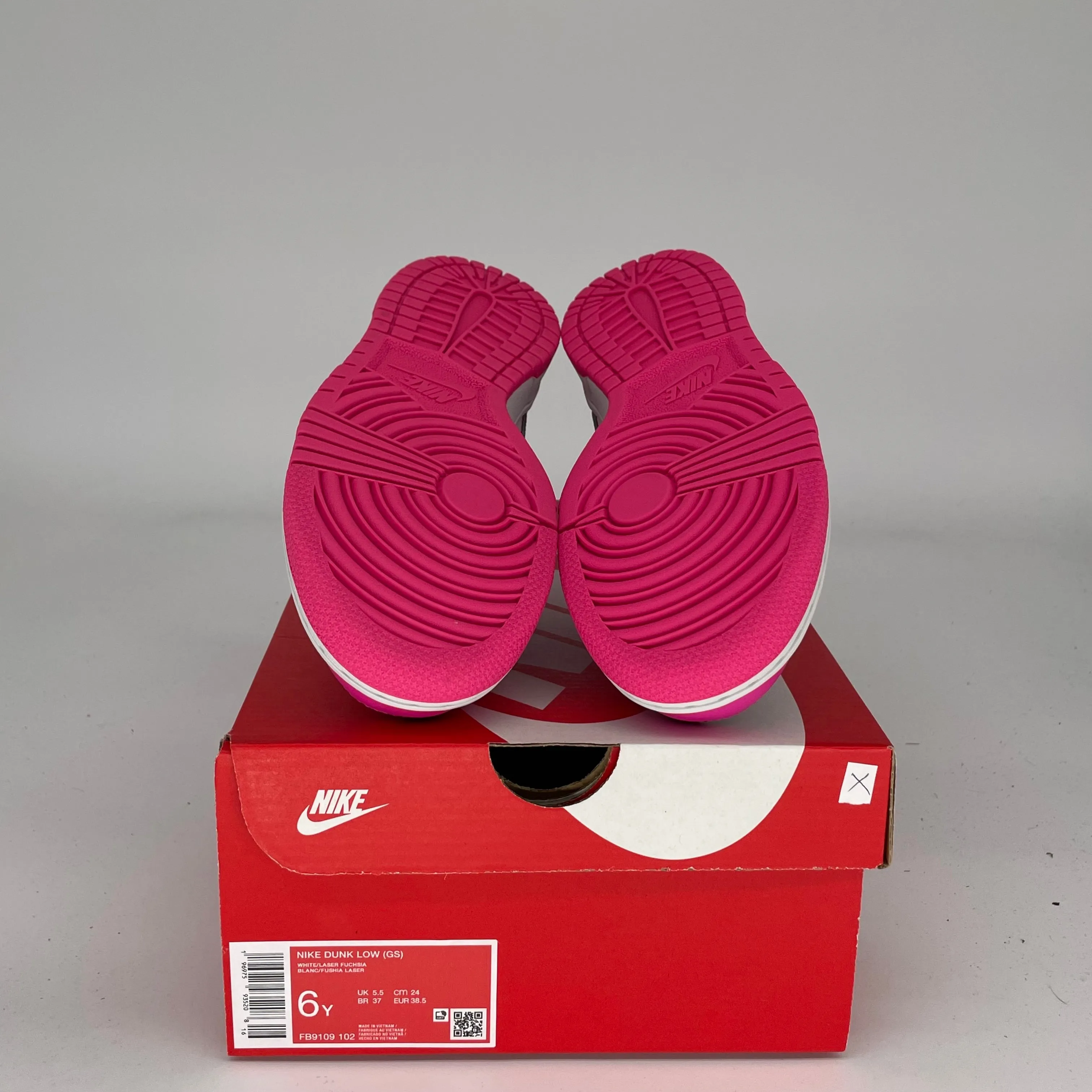 NIKE DUNK LOW LASER FUCHSIA SIZE 6Y FB9109-102