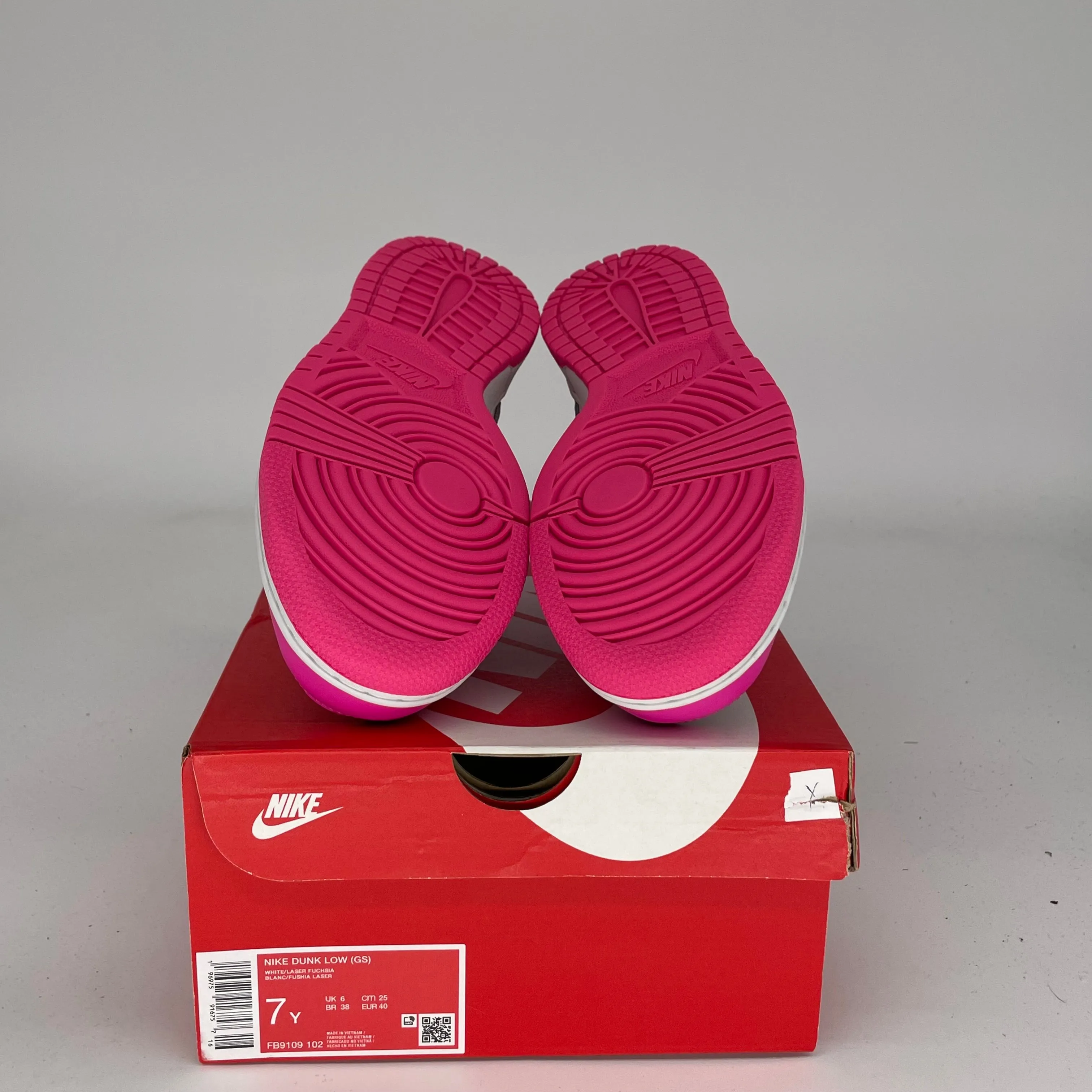 NIKE DUNK LOW LASER FUCHSIA SIZE 7Y FB9109-102