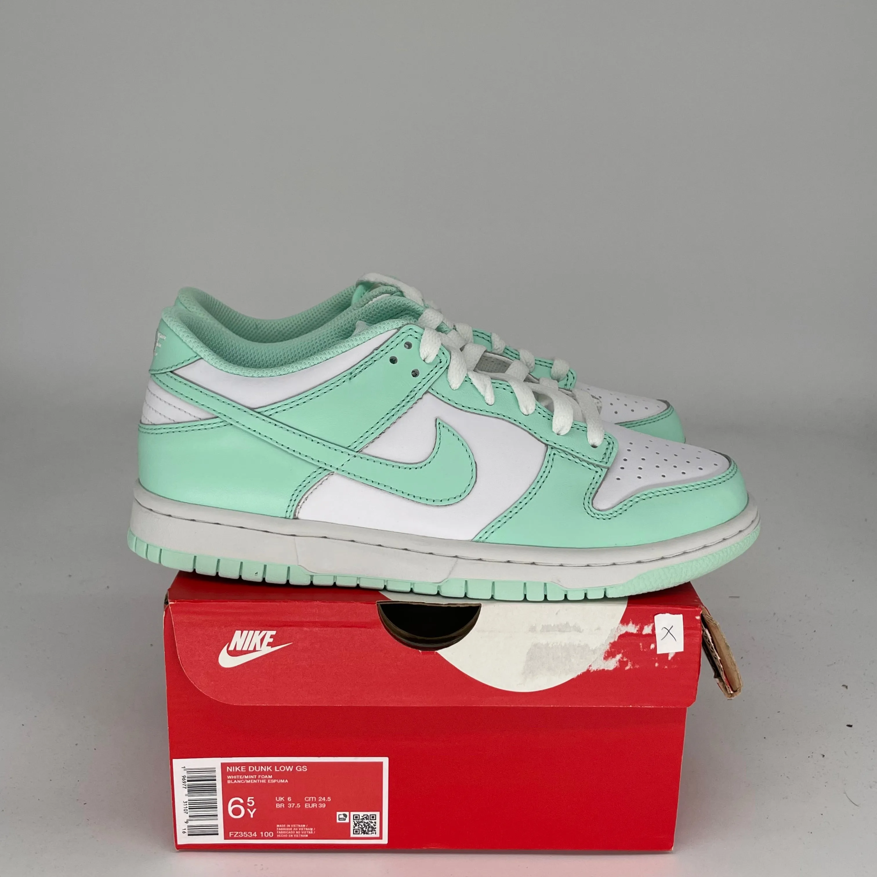 NIKE DUNK LOW MINT FOAM SIZE 6.5Y FZ3534-100