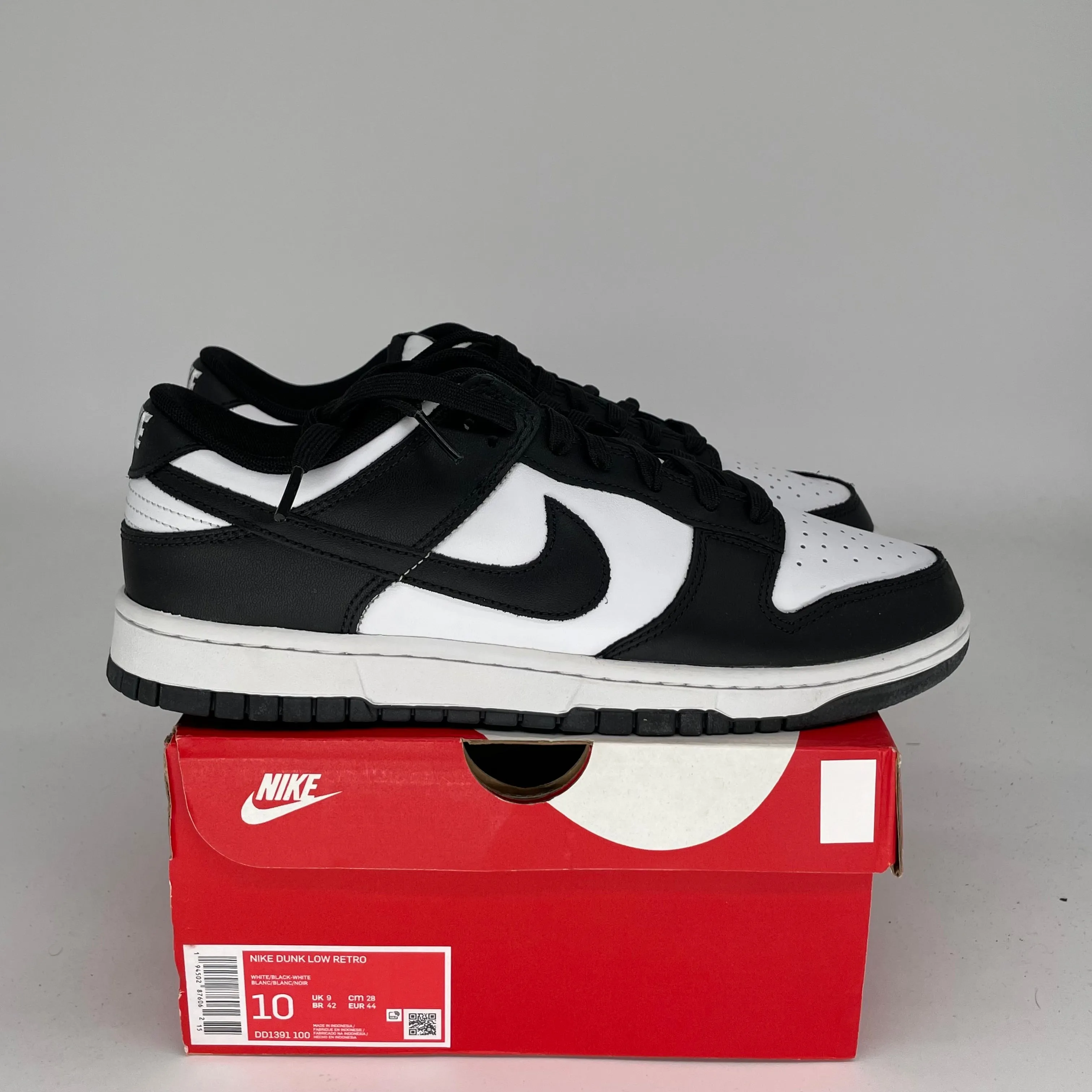 NIKE DUNK LOW PANDA SIZE 10 DD1391-100