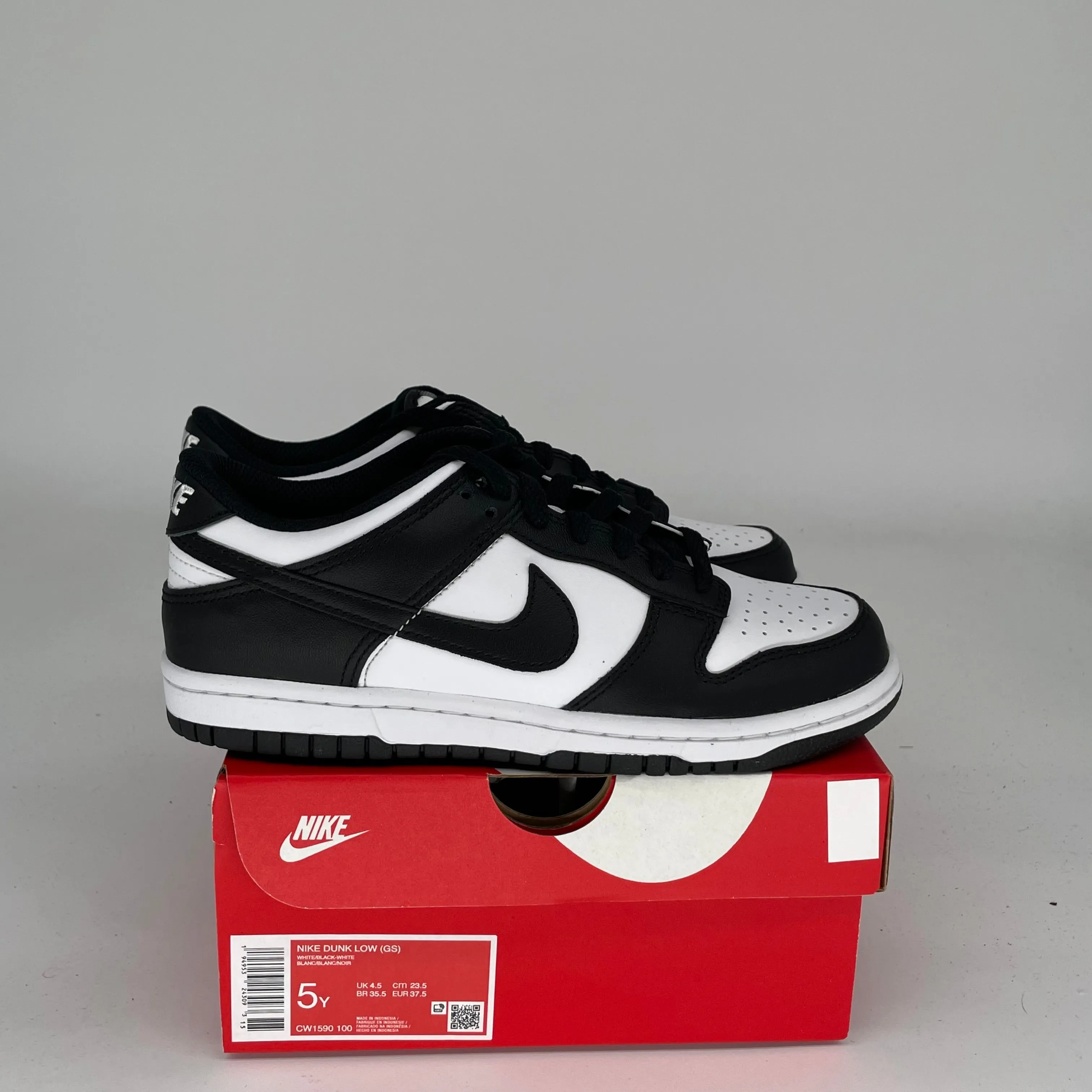 NIKE DUNK LOW PANDA SIZE 5Y CW1590-100