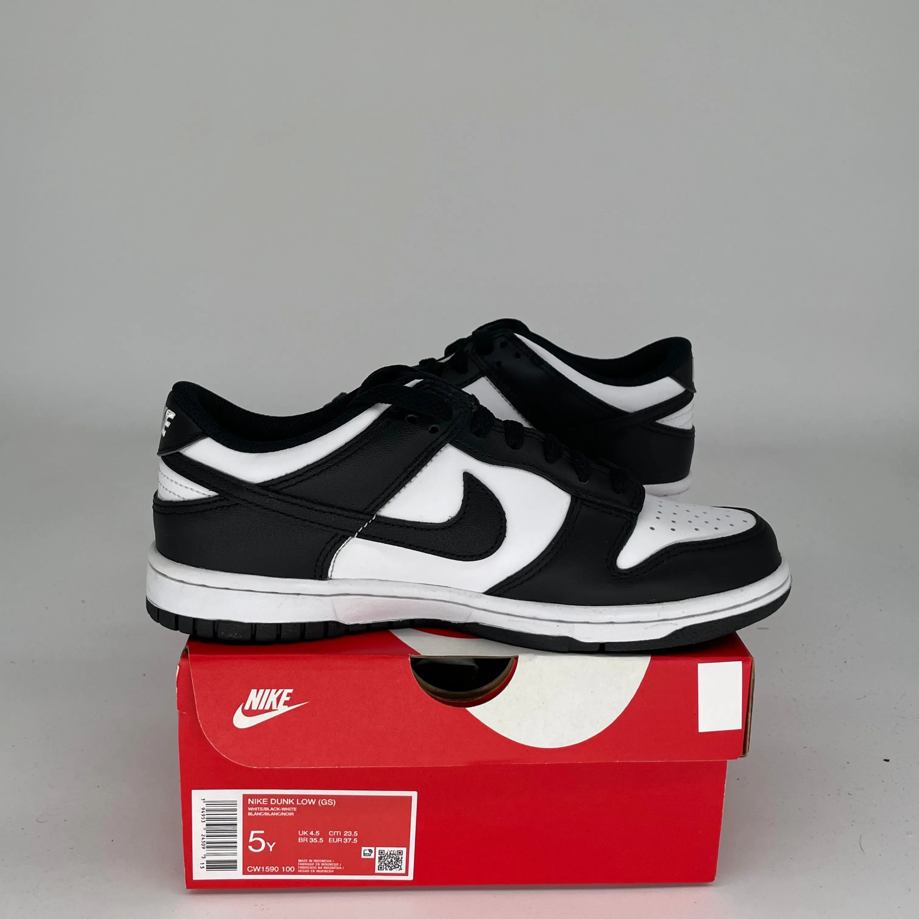 NIKE DUNK LOW PANDA SIZE 5Y CW1590-100