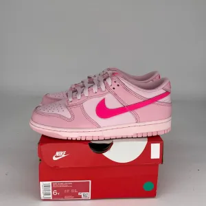 NIKE DUNK LOW TRIPLE PINK SIZE 6Y DH9765-600