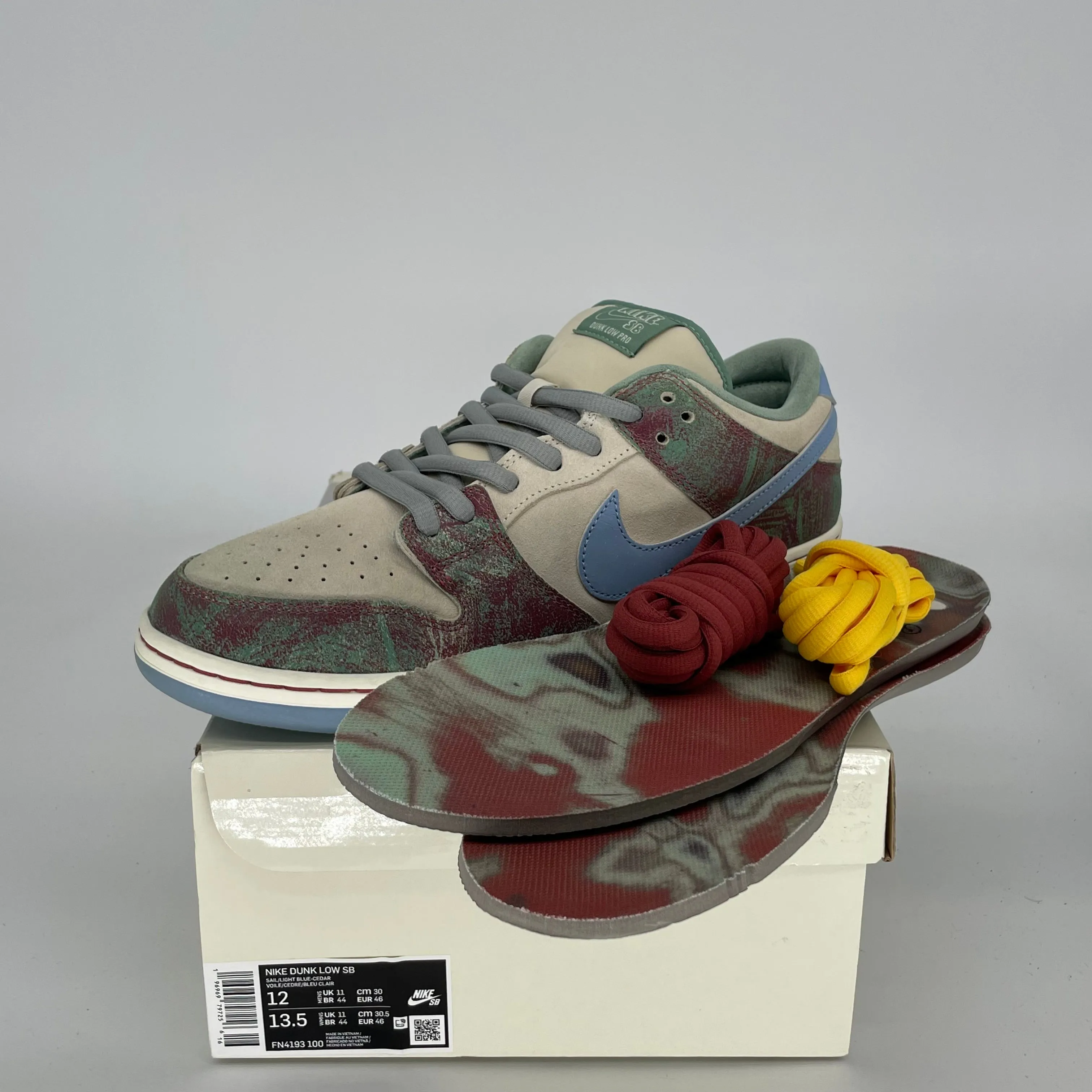 NIKE SB DUNK LOW CRENSHAW SKATE CLUB SIZE 12 FN4193-100