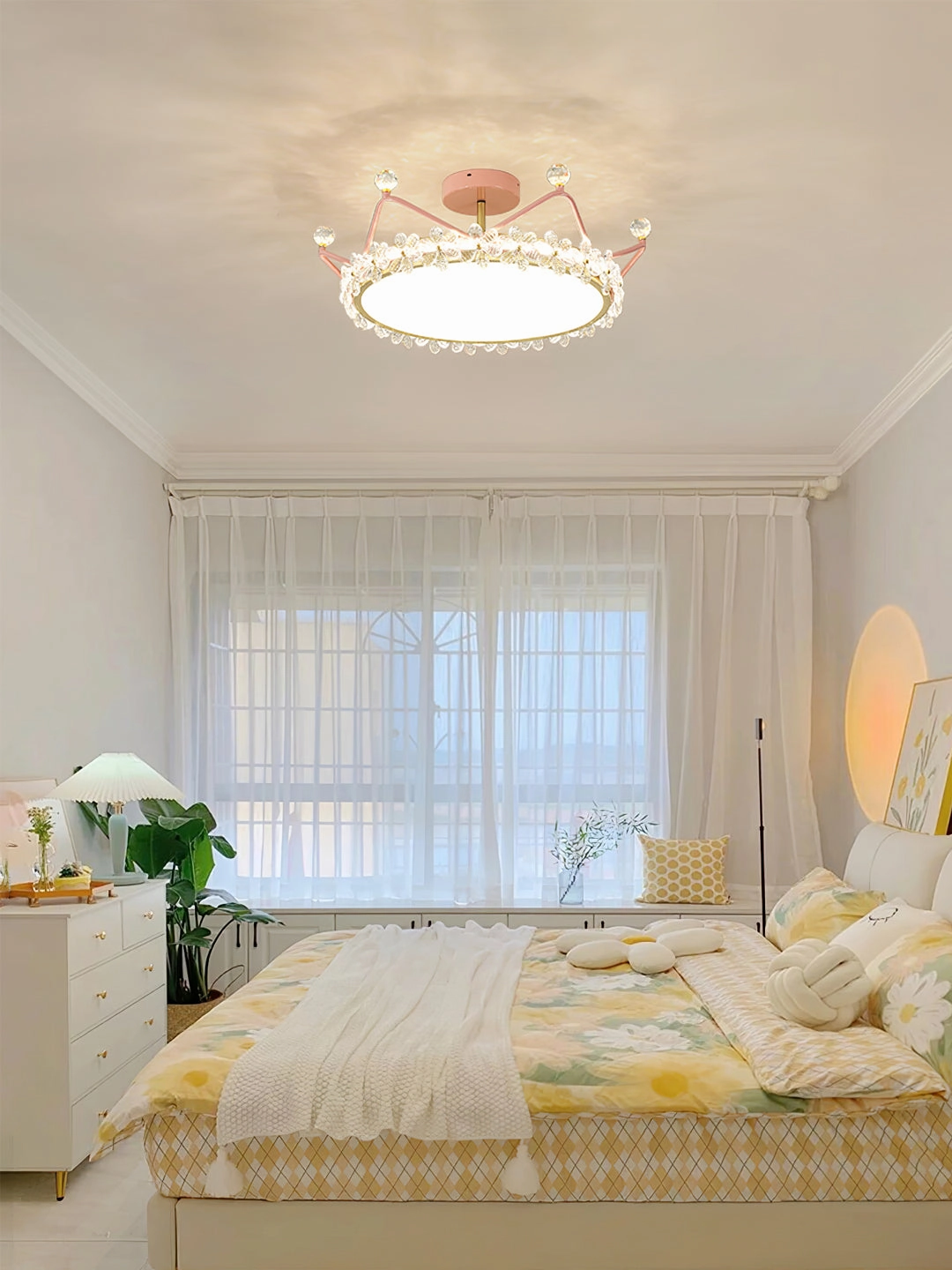Petal Crown Ceiling Lamp