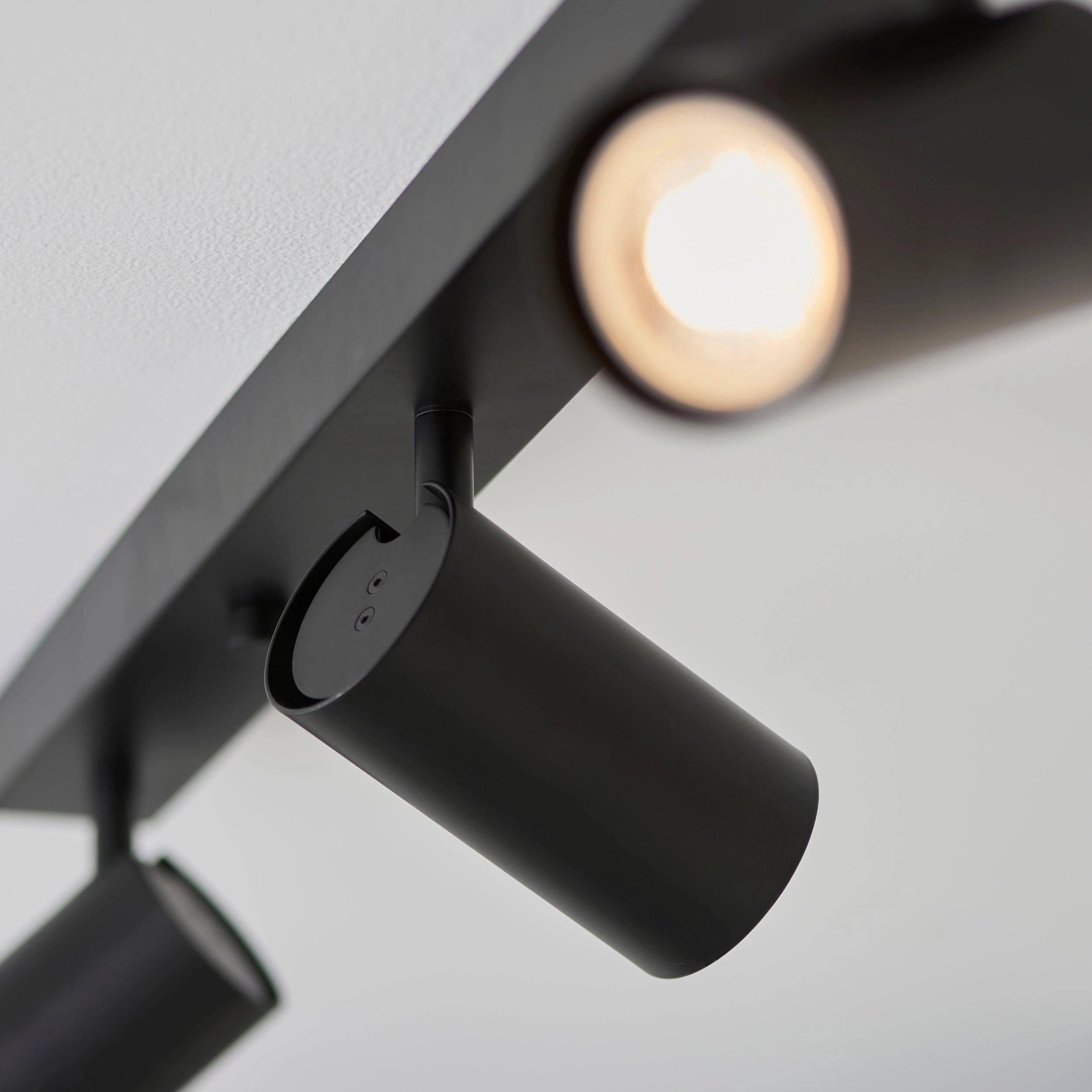 Rez 3 Light Black Modern Adjustable Plate Spot Light