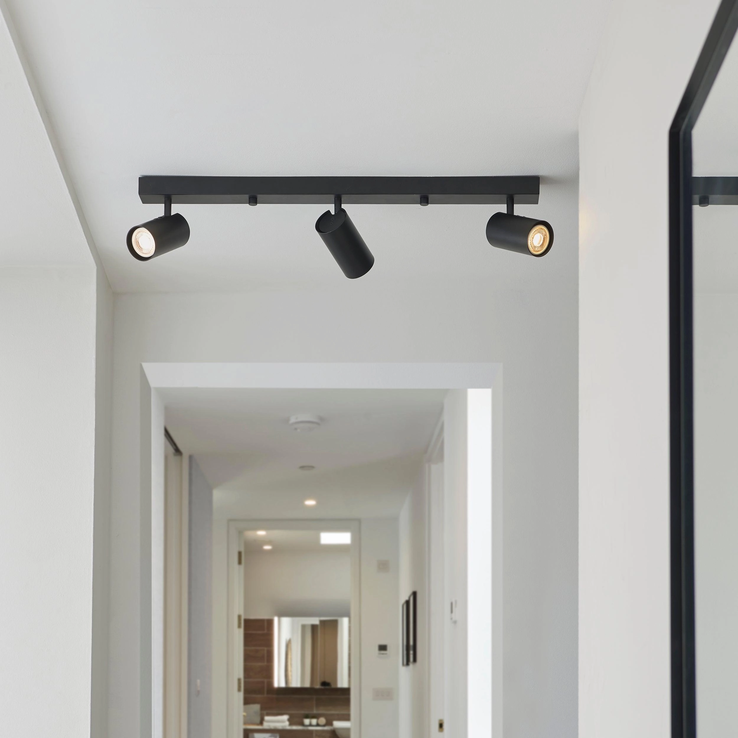 Rez 3 Light Black Modern Adjustable Plate Spot Light