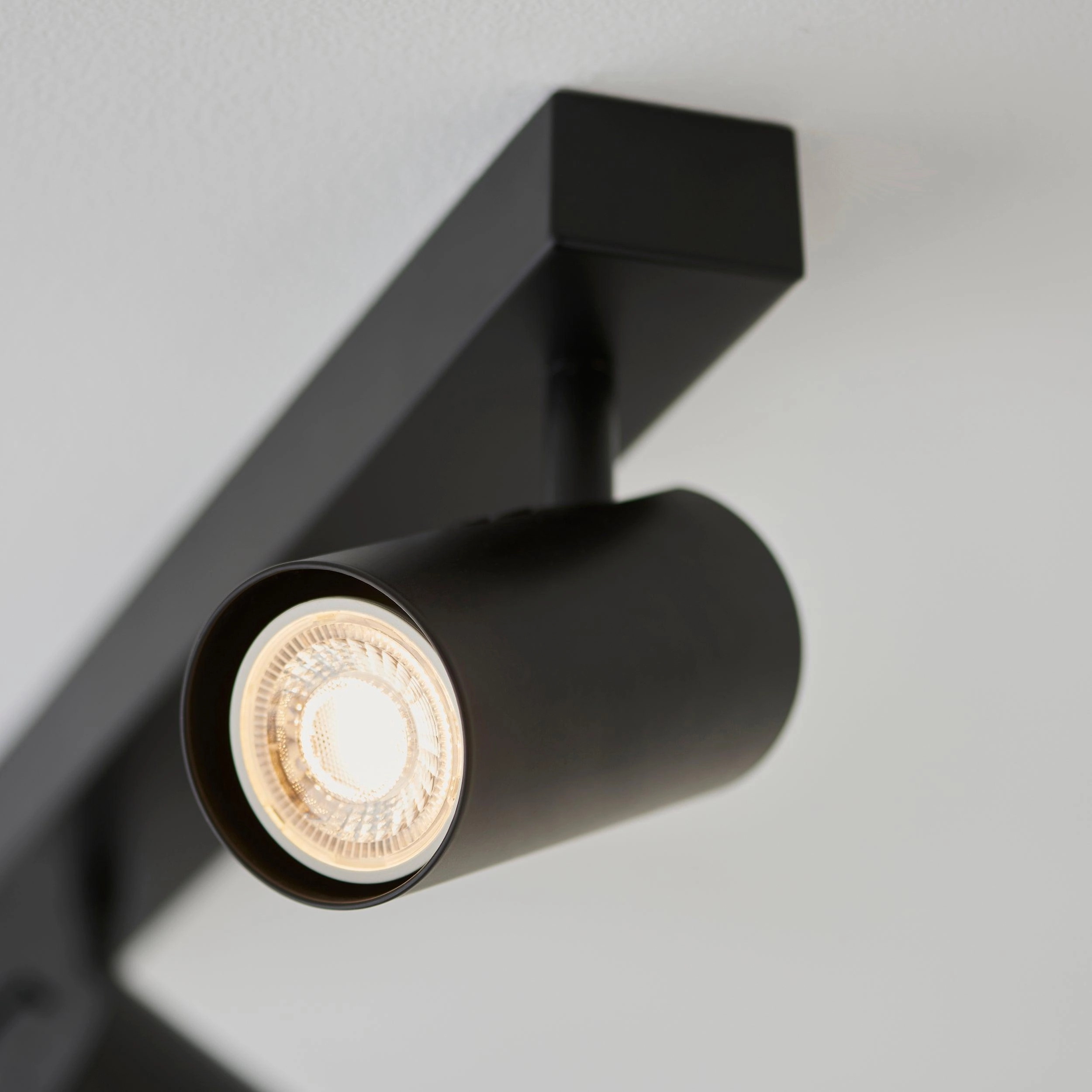 Rez 3 Light Black Modern Adjustable Plate Spot Light