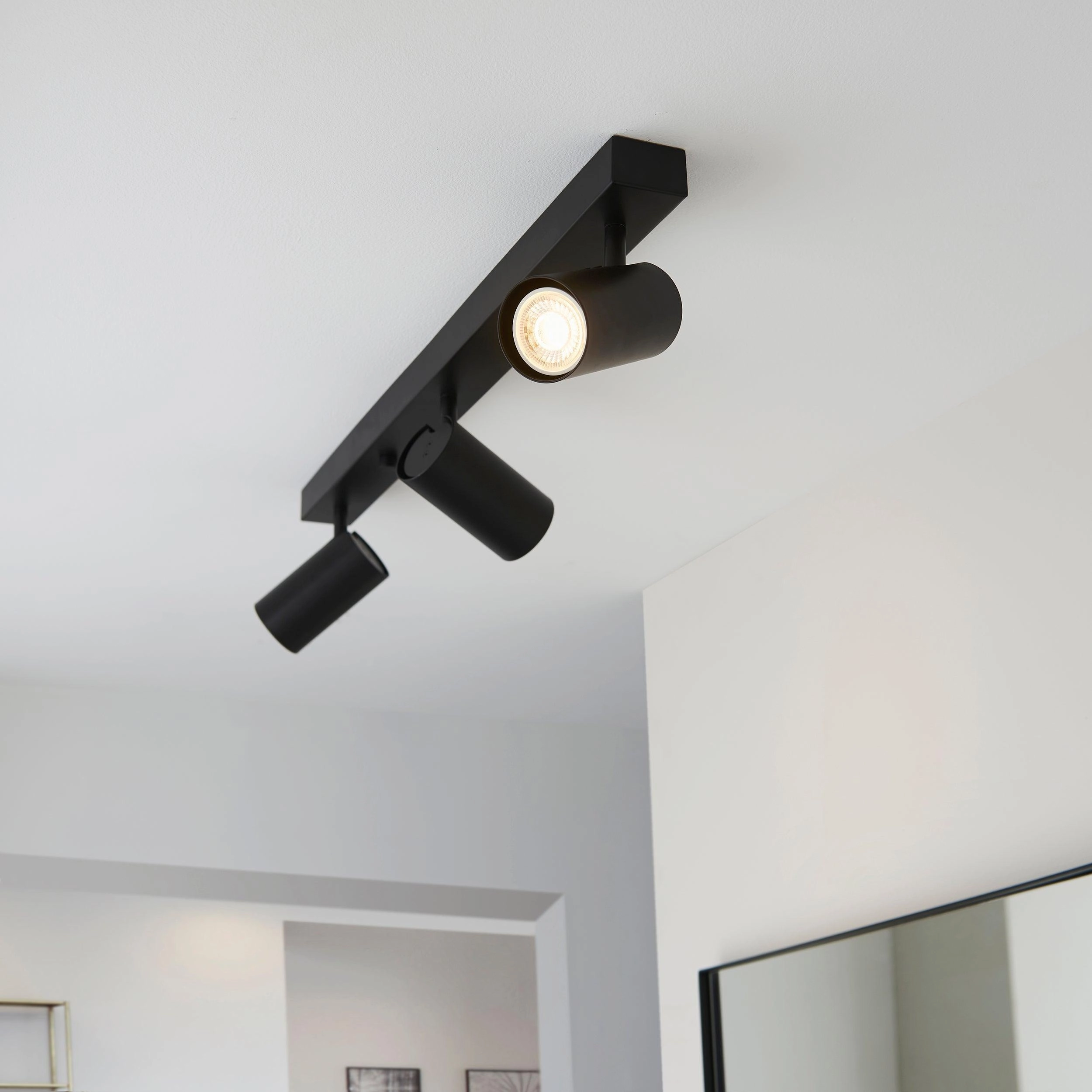 Rez 3 Light Black Modern Adjustable Plate Spot Light
