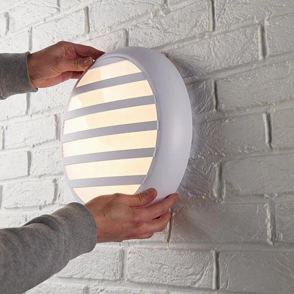 Saxby Hero White Grill Bezel