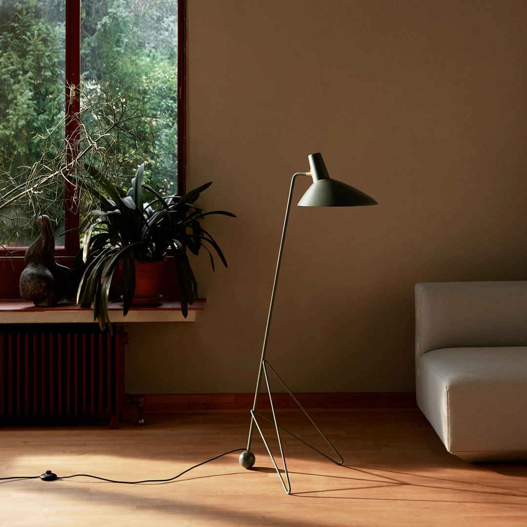 Tripod HM8 Floor Lamp