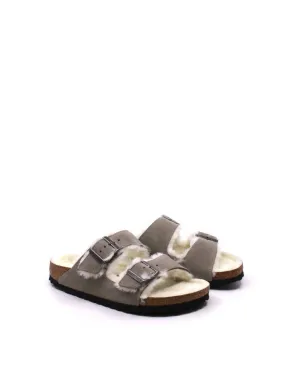 Women's Arizona Shearling Sandal - Narrow In Stone